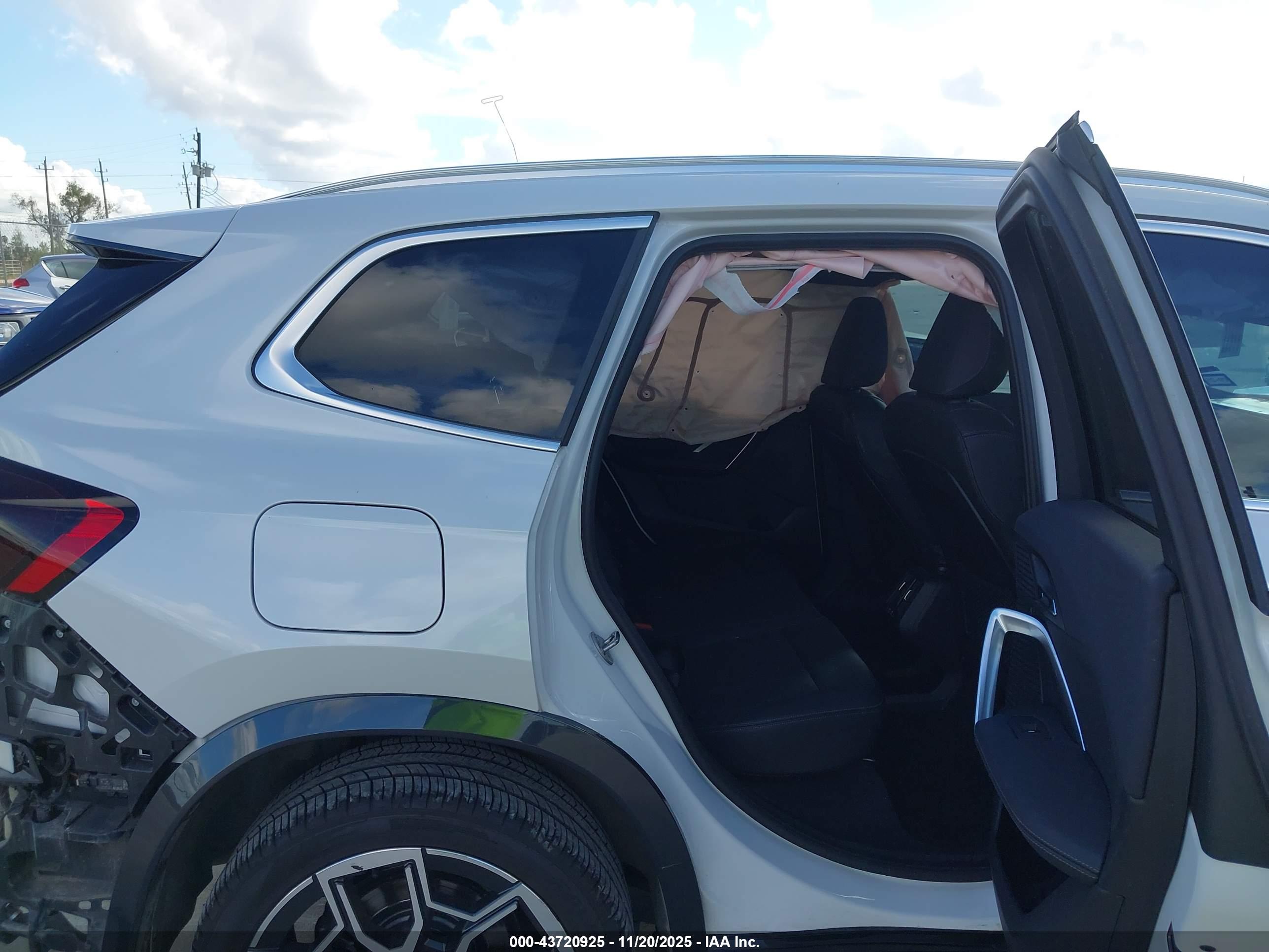 BMW X1 image 8