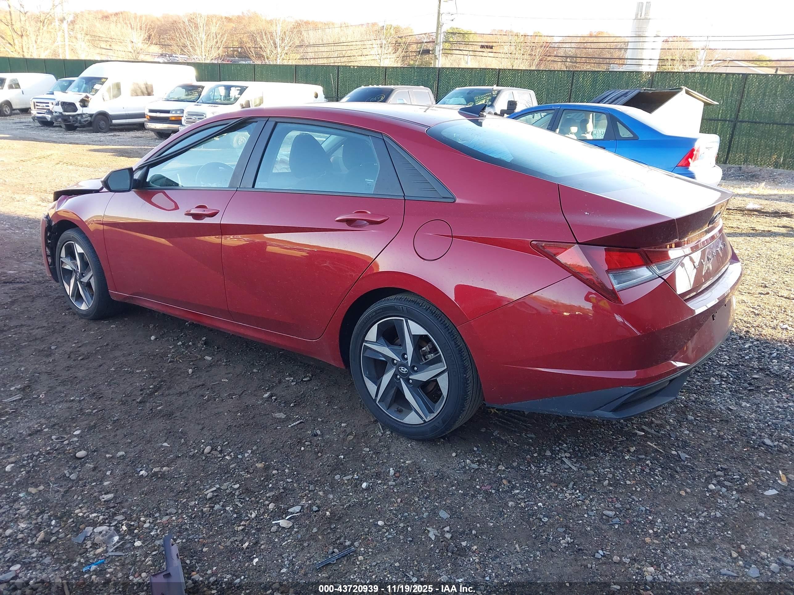 HYUNDAI ELANTRA image 3