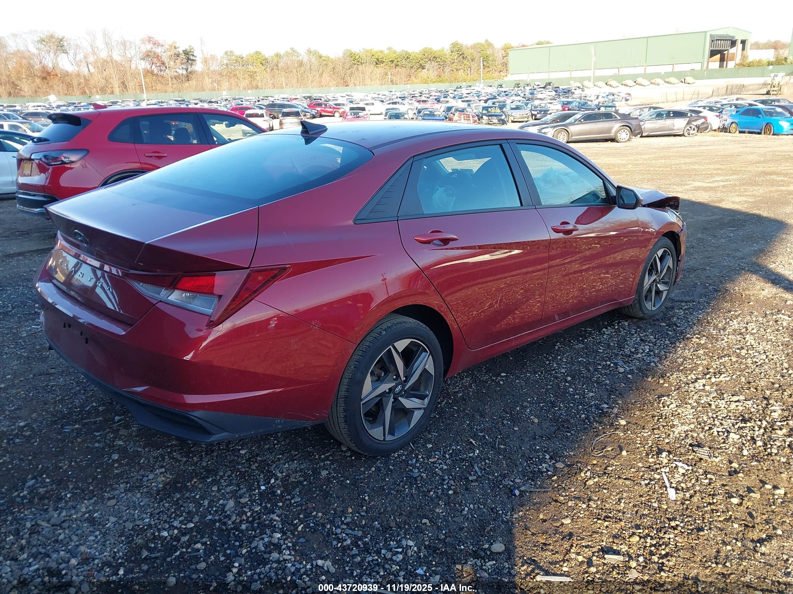HYUNDAI ELANTRA image 4