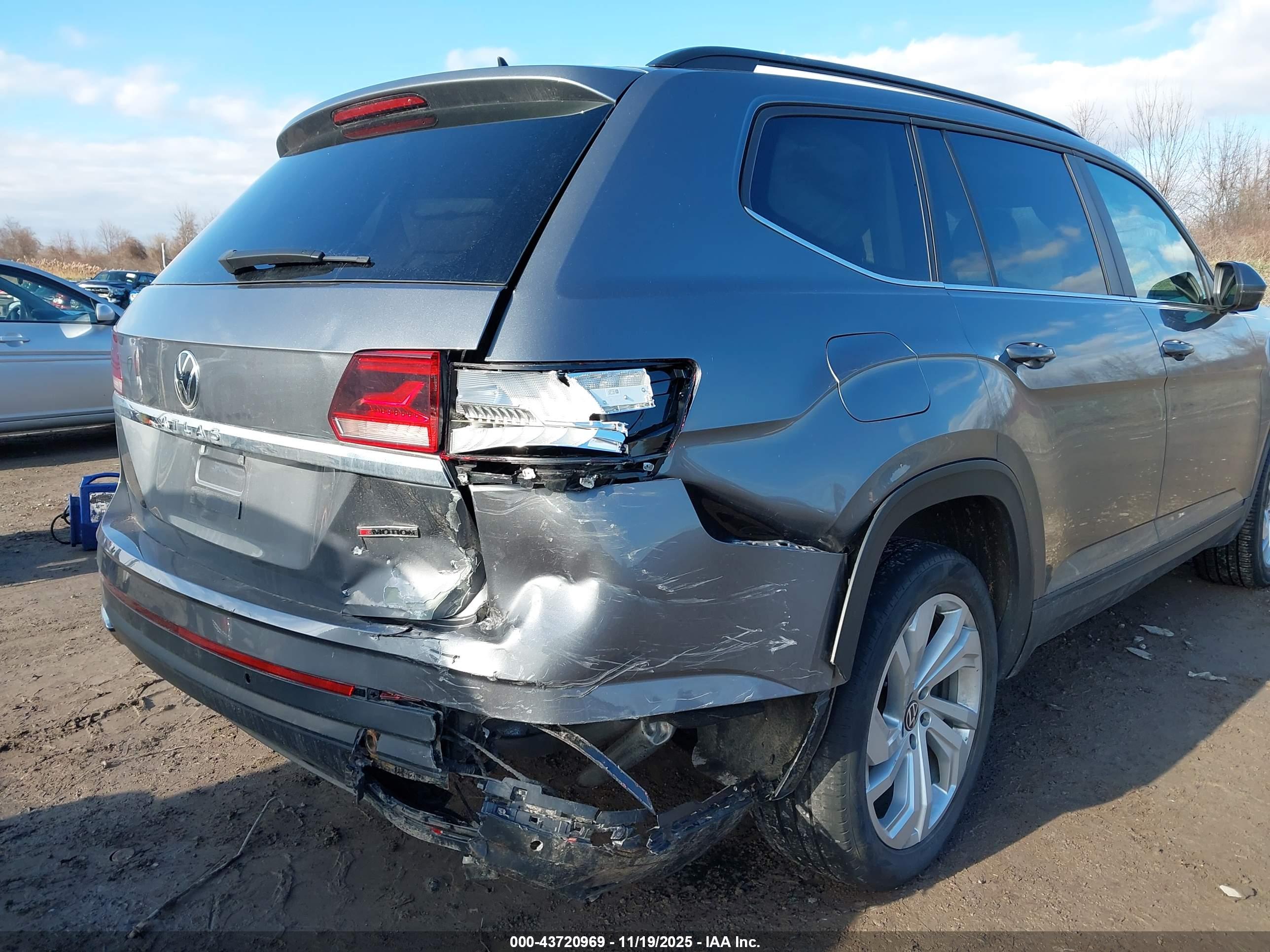 VOLKSWAGEN ATLAS image 6