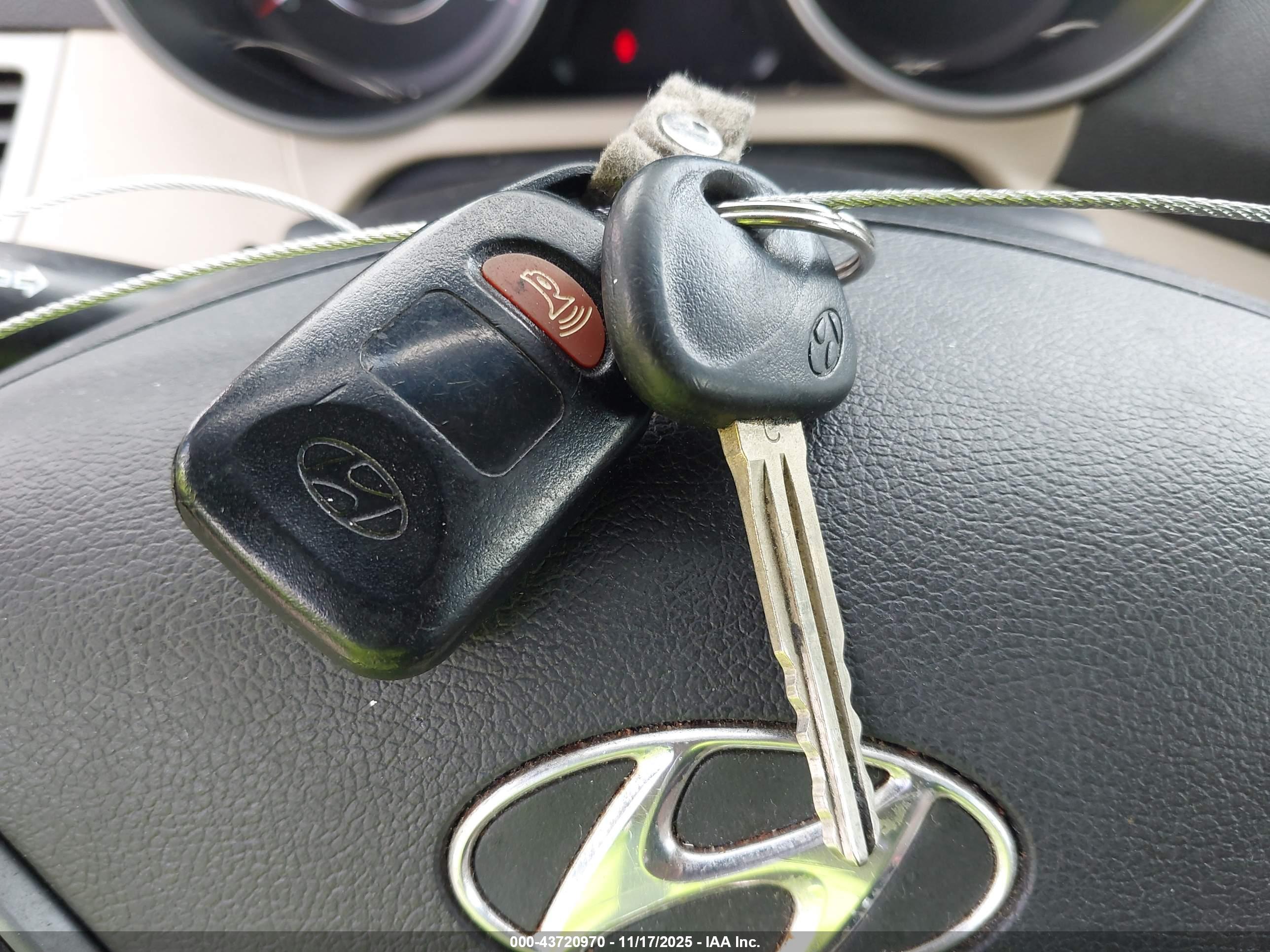 HYUNDAI ELANTRA image 11