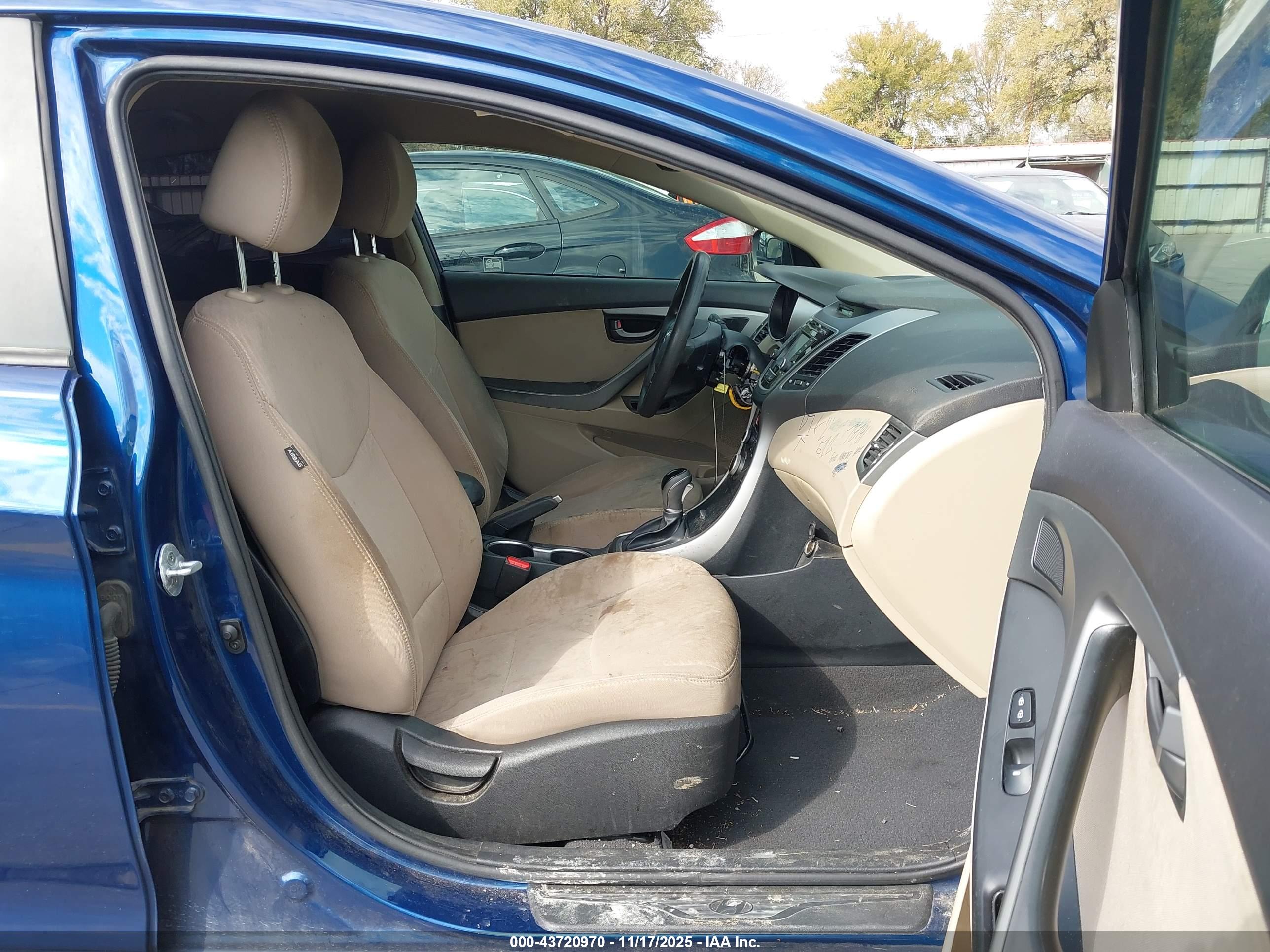 HYUNDAI ELANTRA image 5