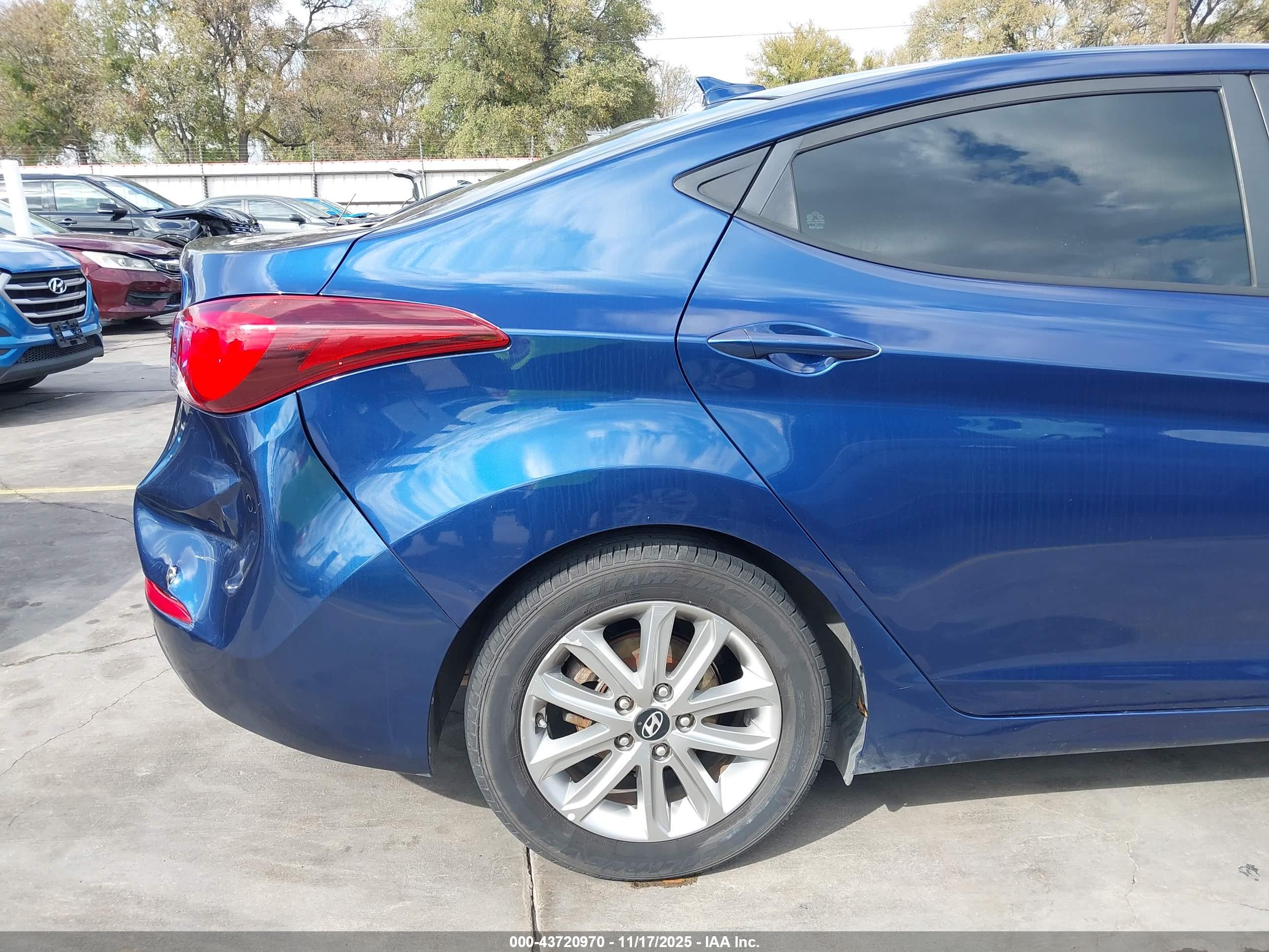 HYUNDAI ELANTRA image 6