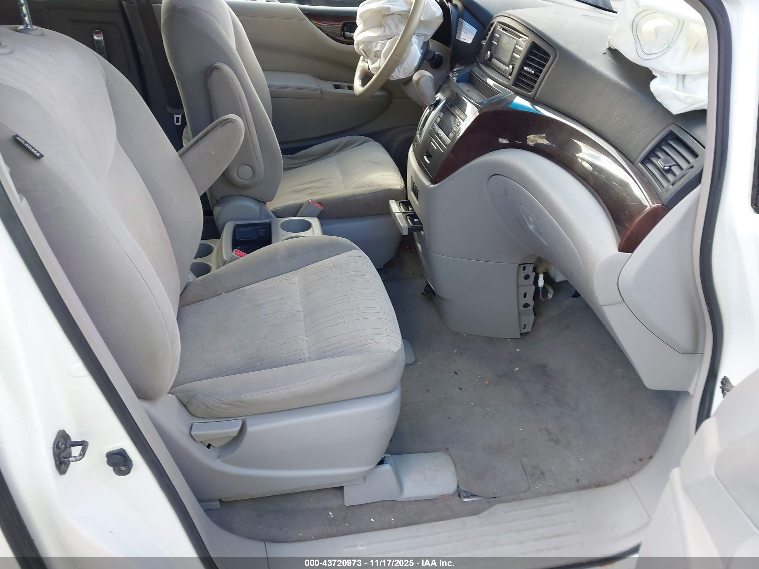 NISSAN QUEST image 5