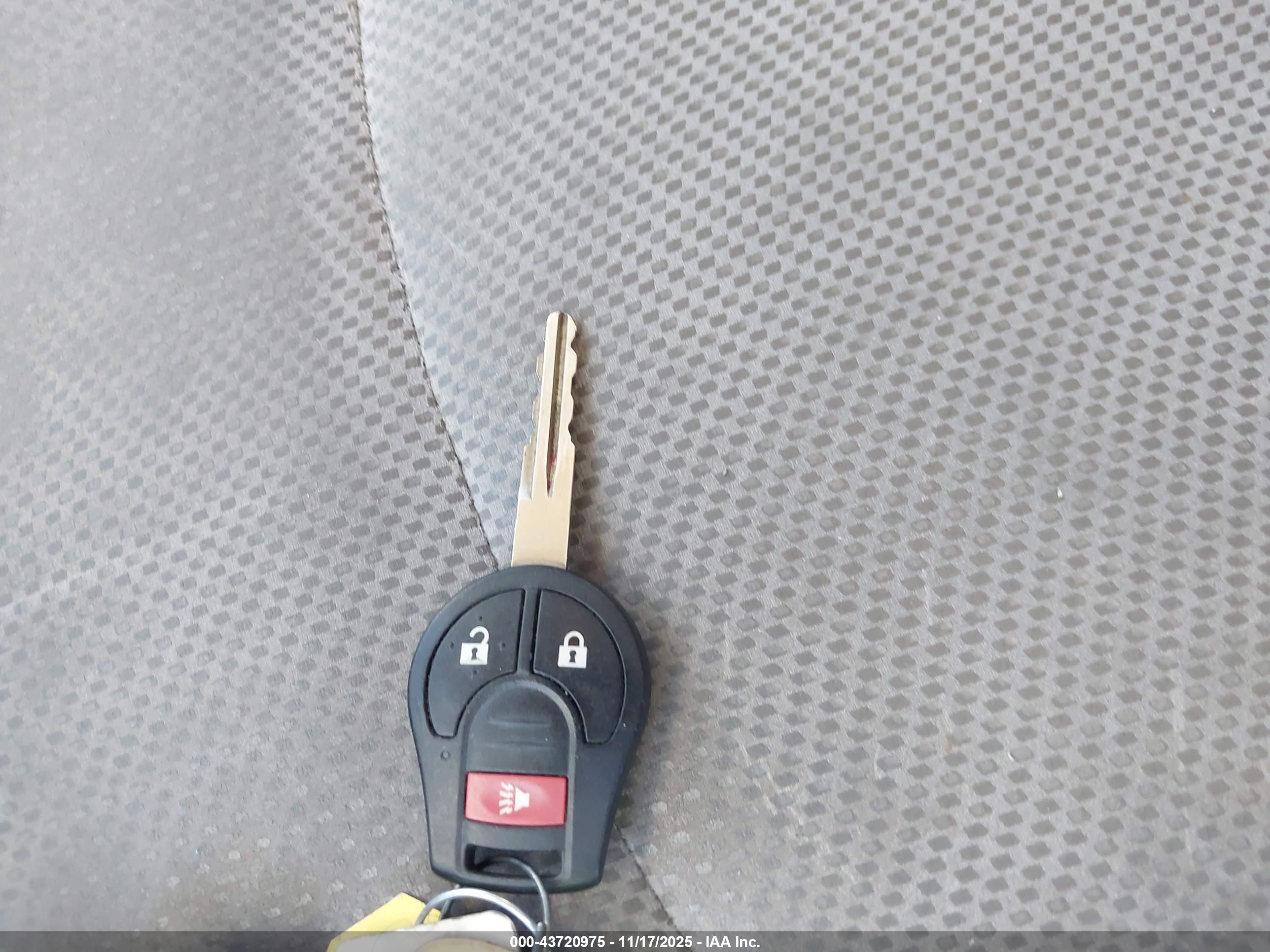 NISSAN ROGUE image 11