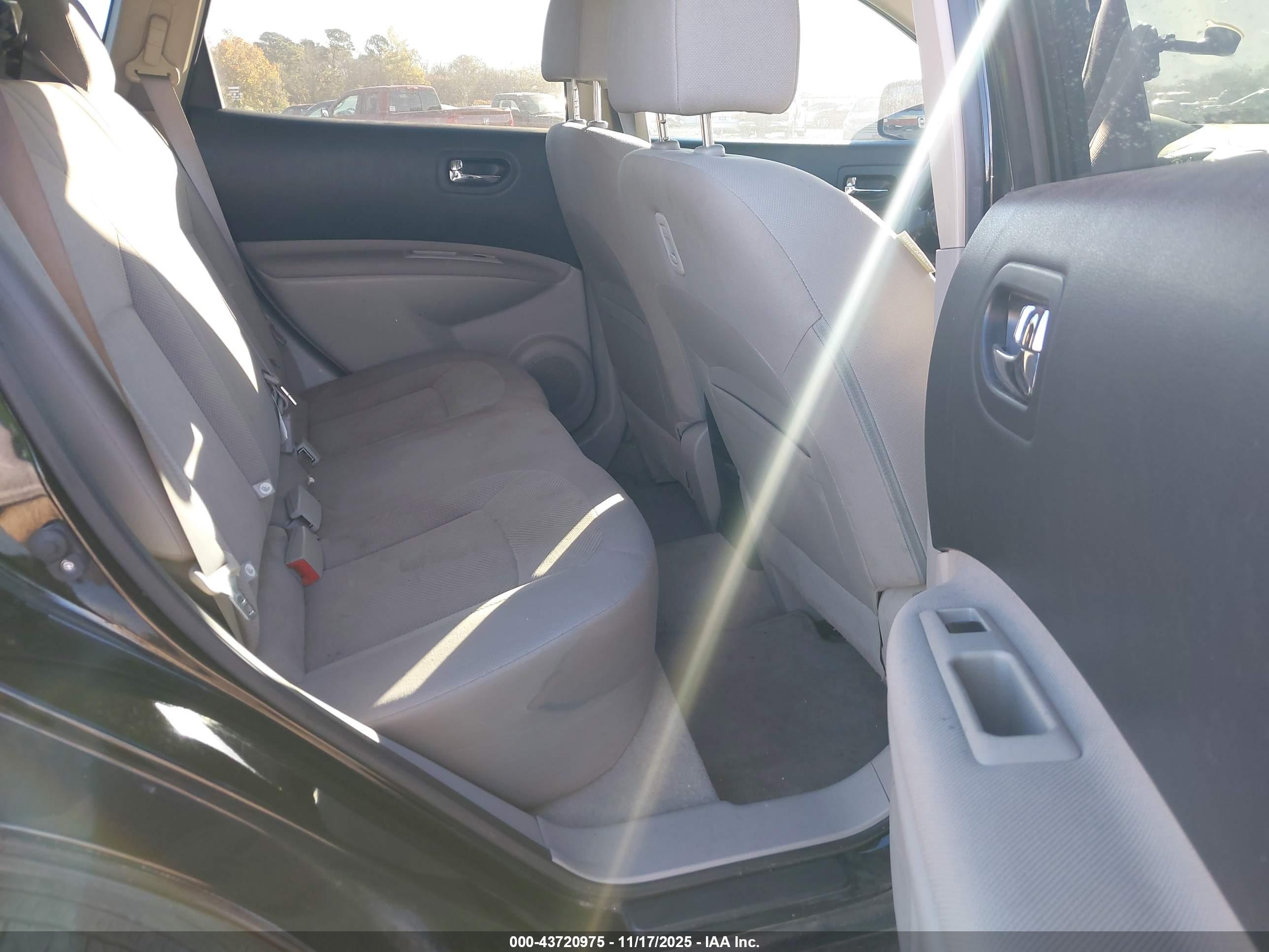 NISSAN ROGUE image 8