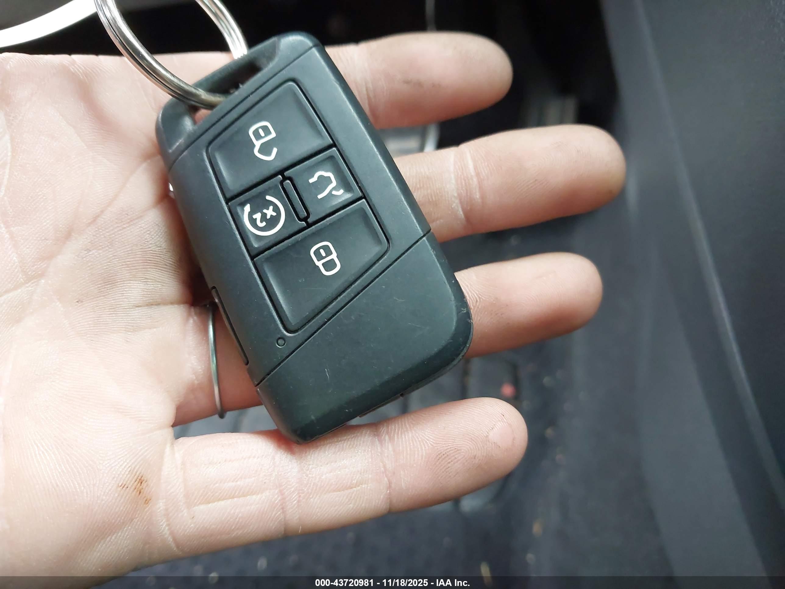 VOLKSWAGEN TIGUAN image 11