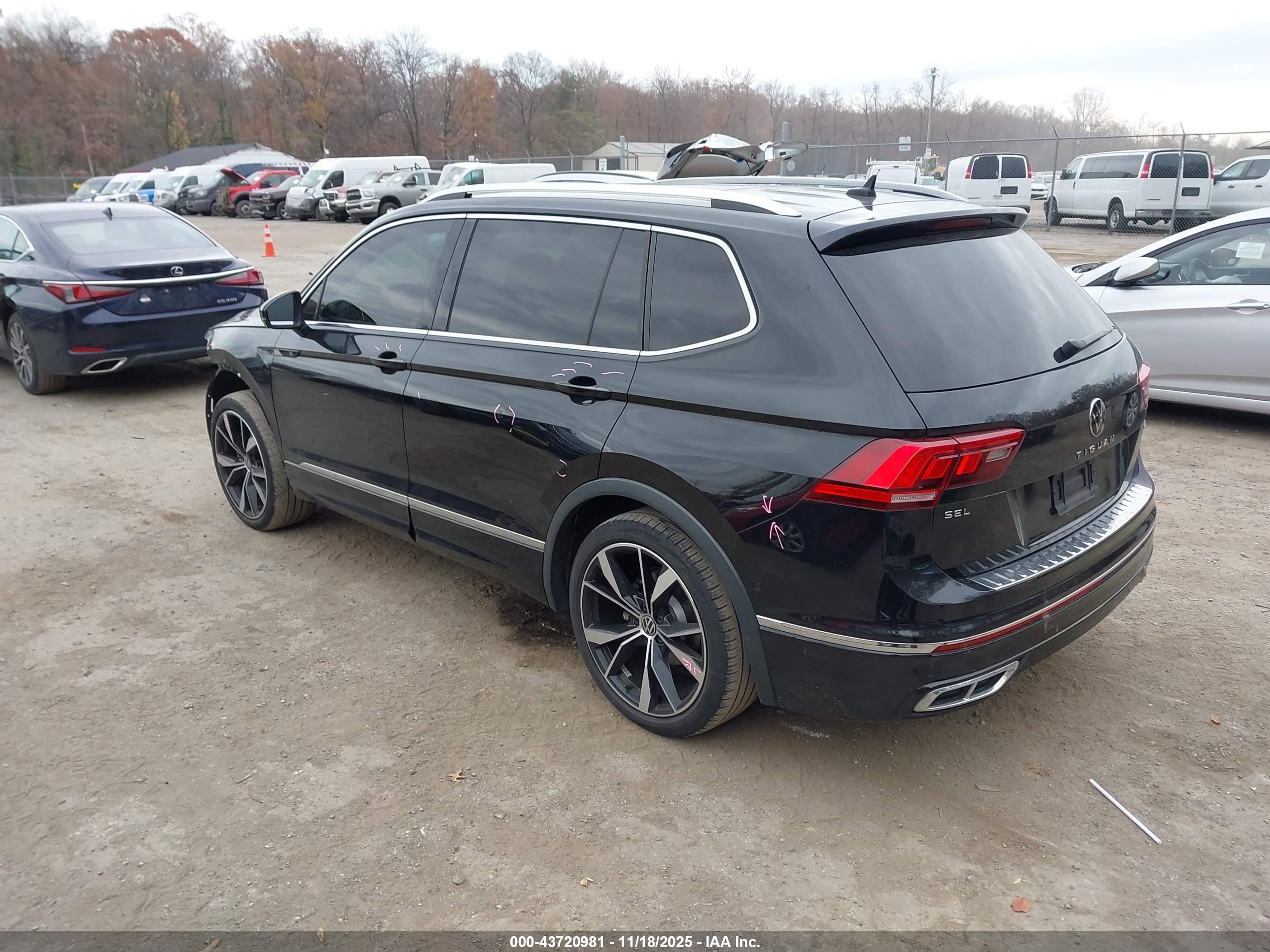 VOLKSWAGEN TIGUAN image 3