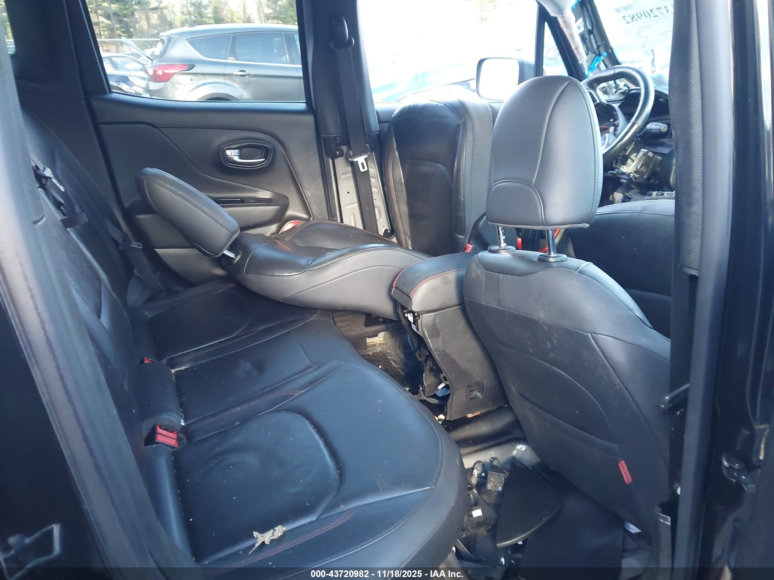 JEEP RENEGADE image 8