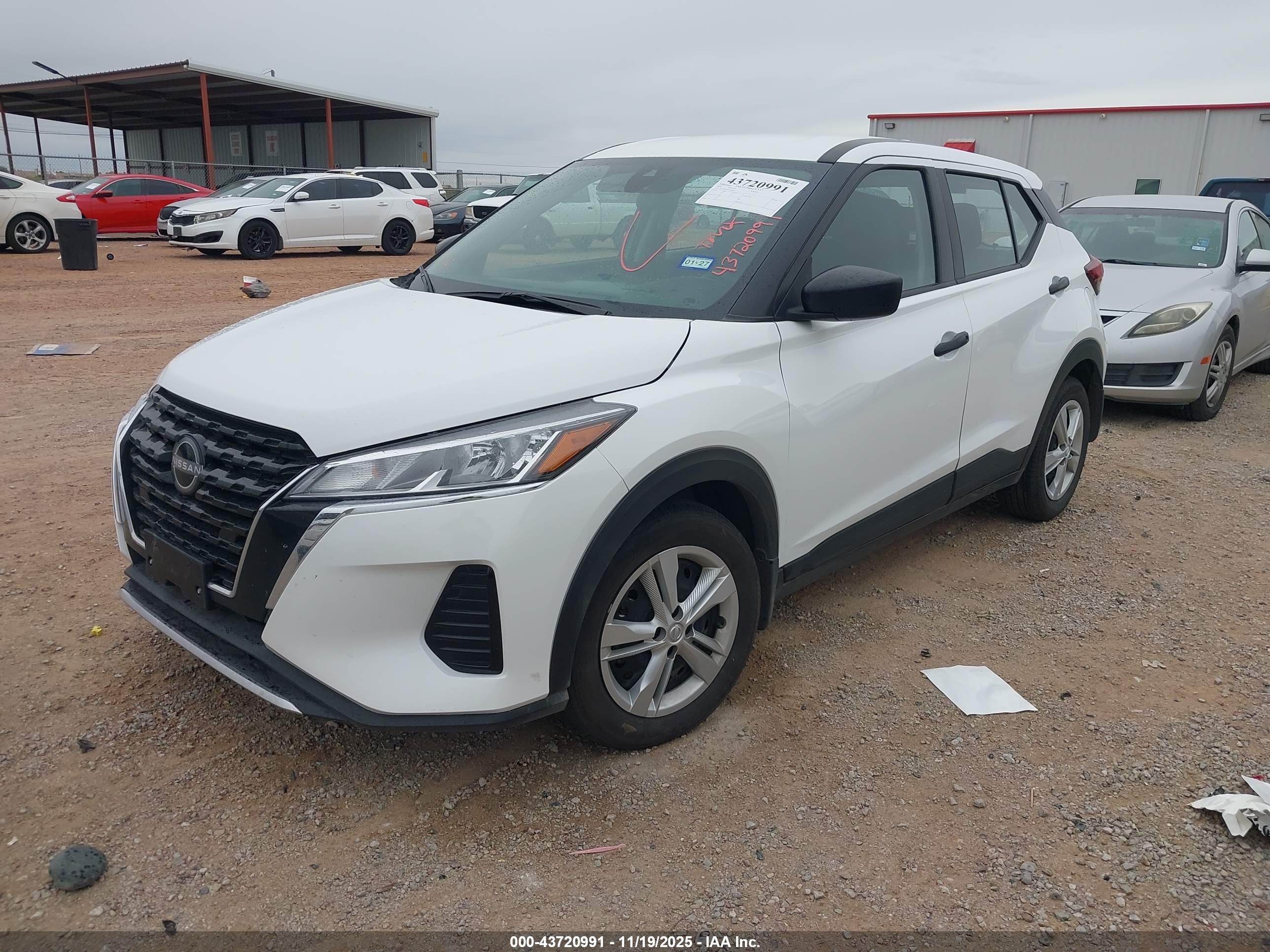 NISSAN KICKS image 2