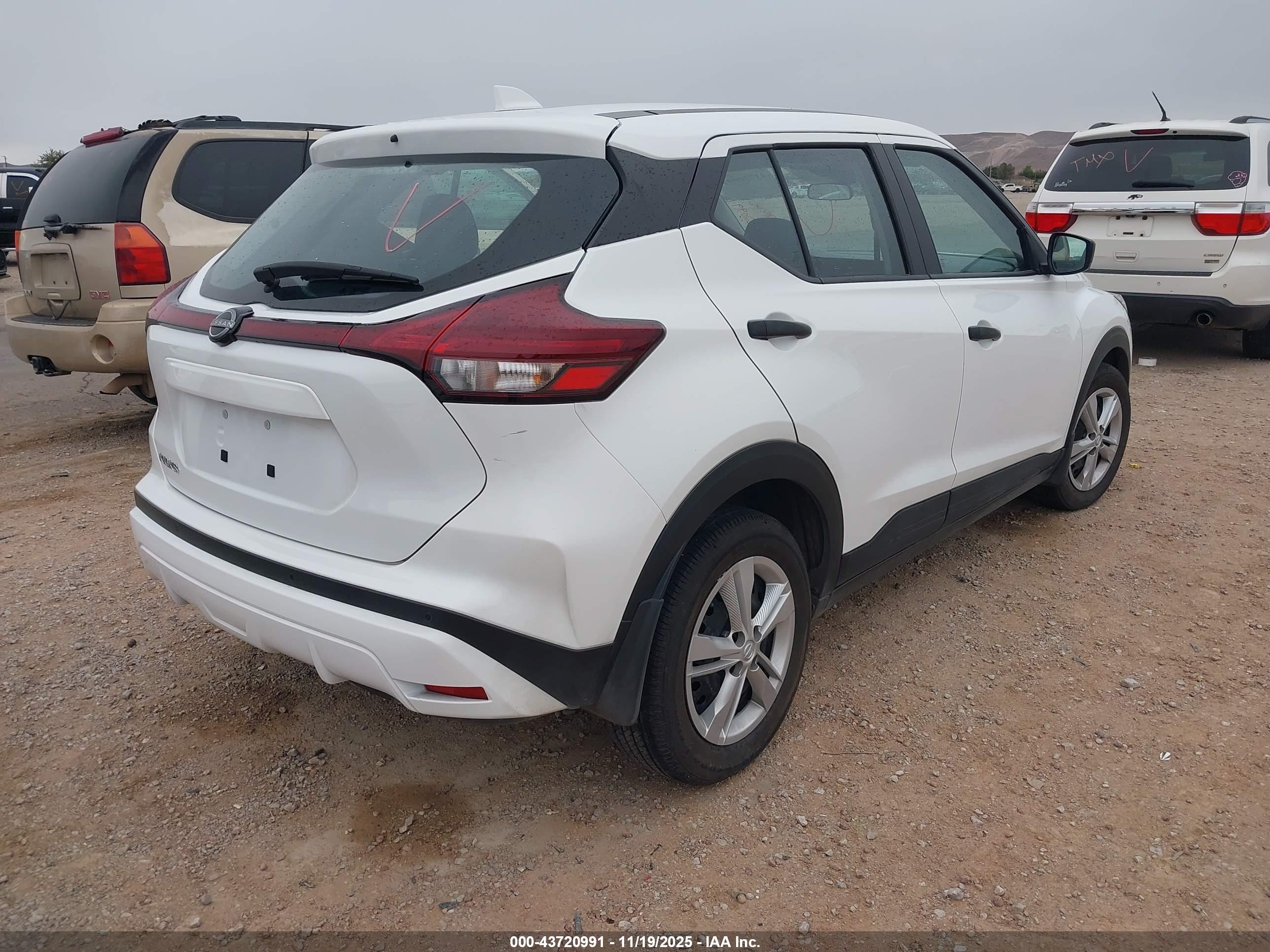 NISSAN KICKS image 4
