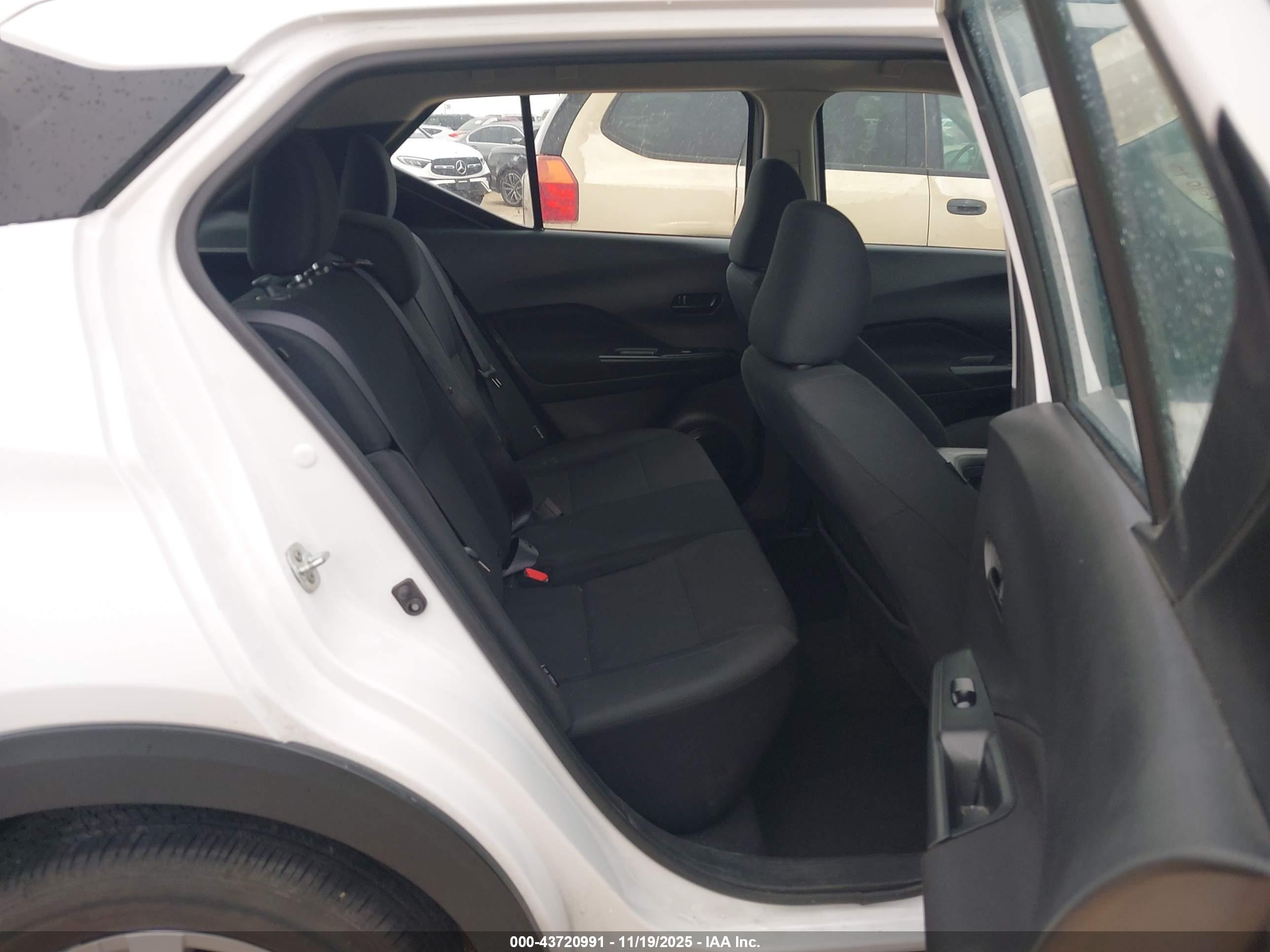 NISSAN KICKS image 8