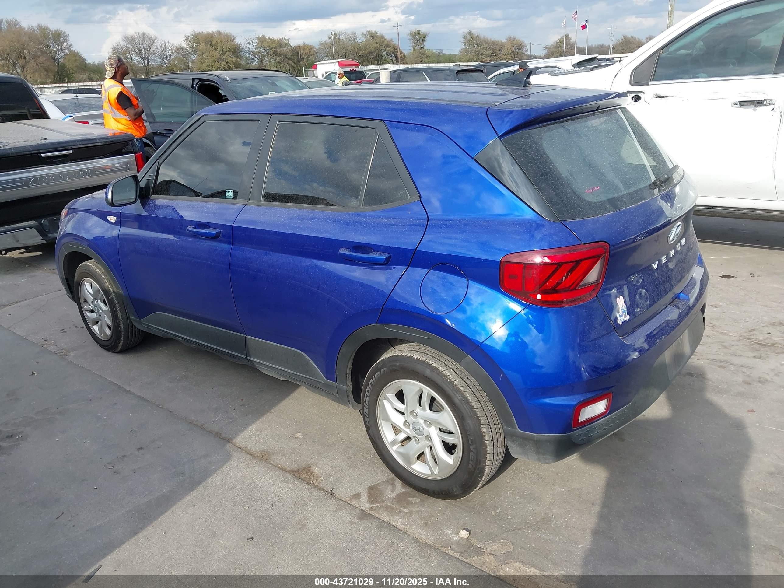 HYUNDAI VENUE image 3