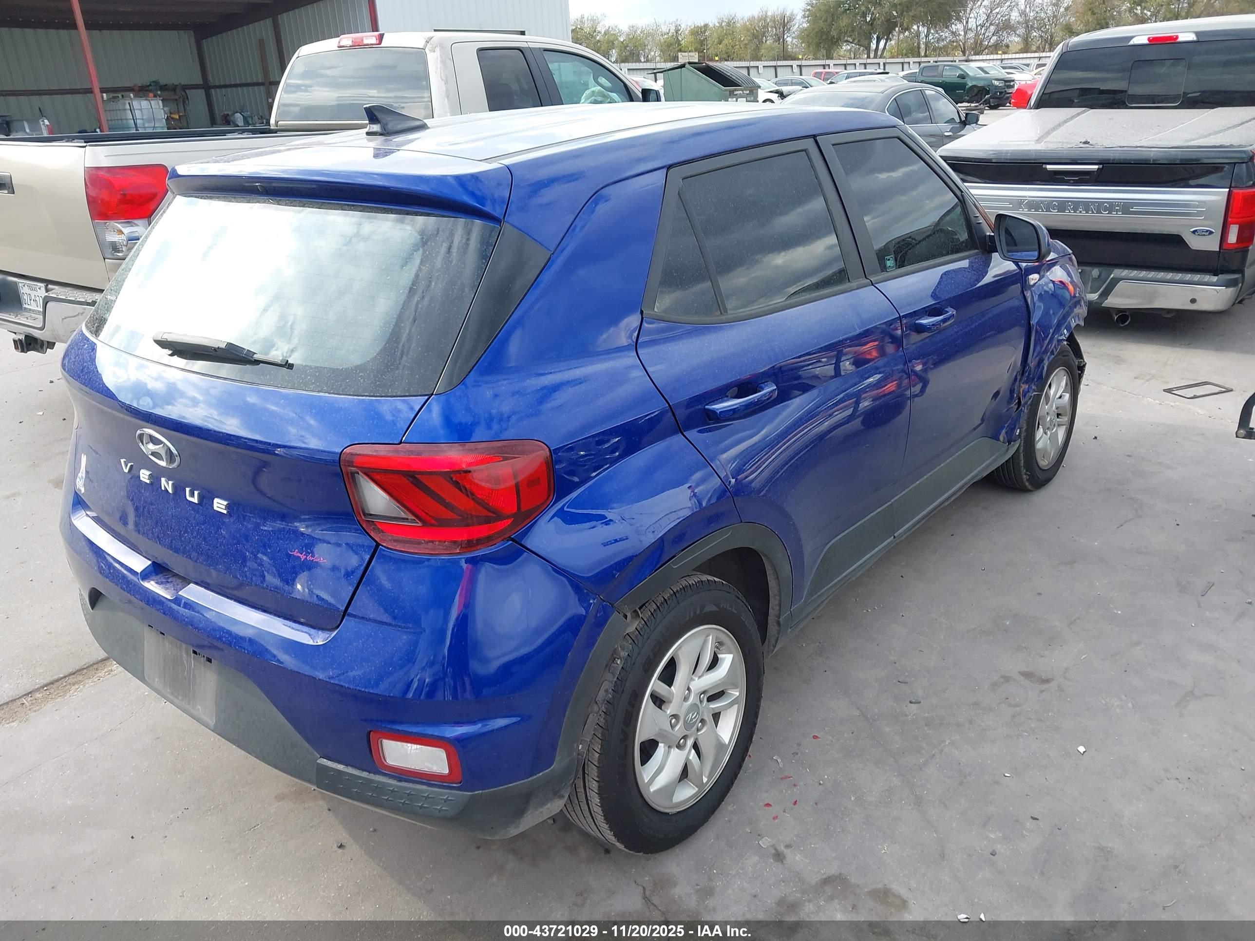 HYUNDAI VENUE image 4