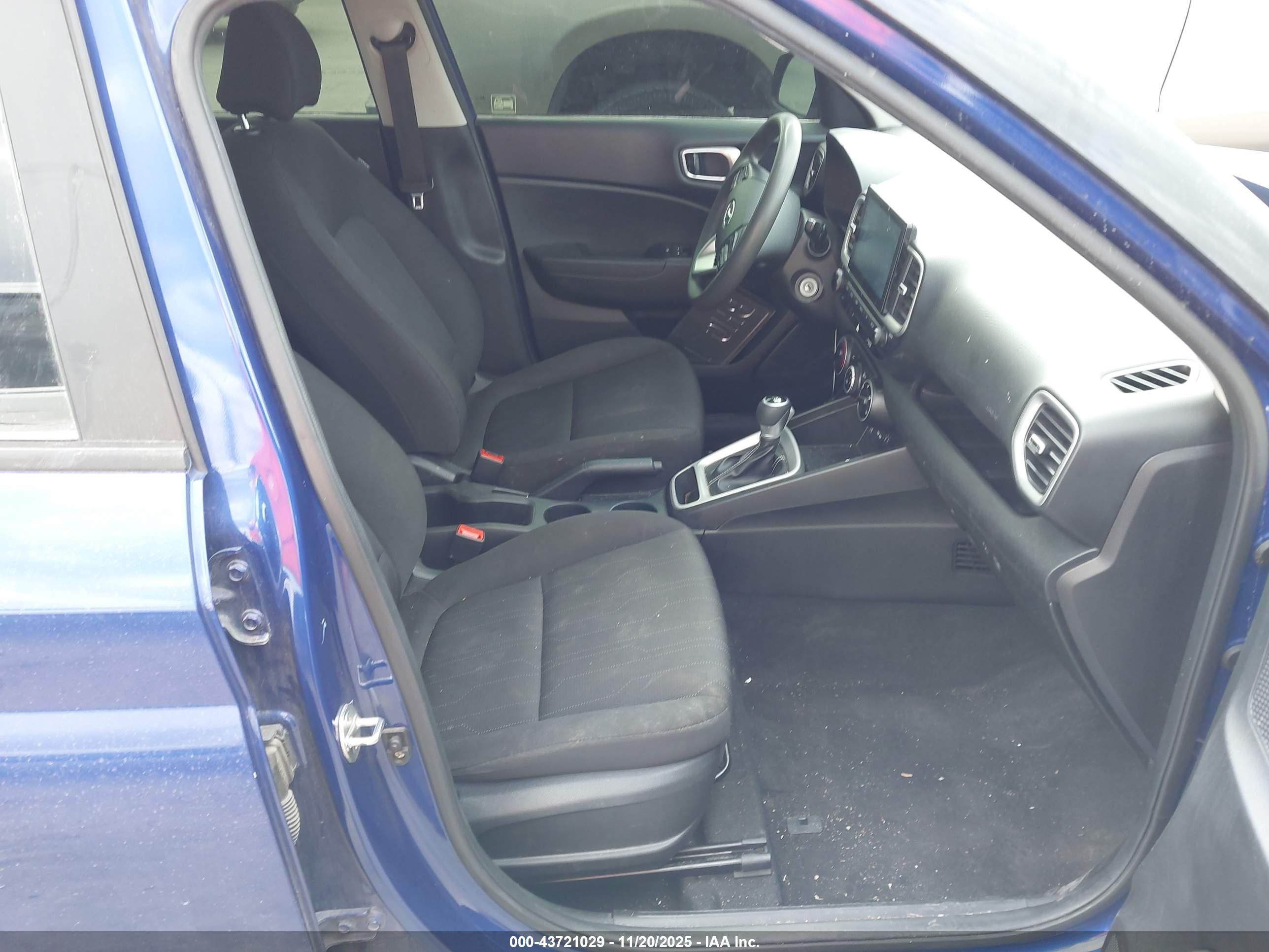HYUNDAI VENUE image 5