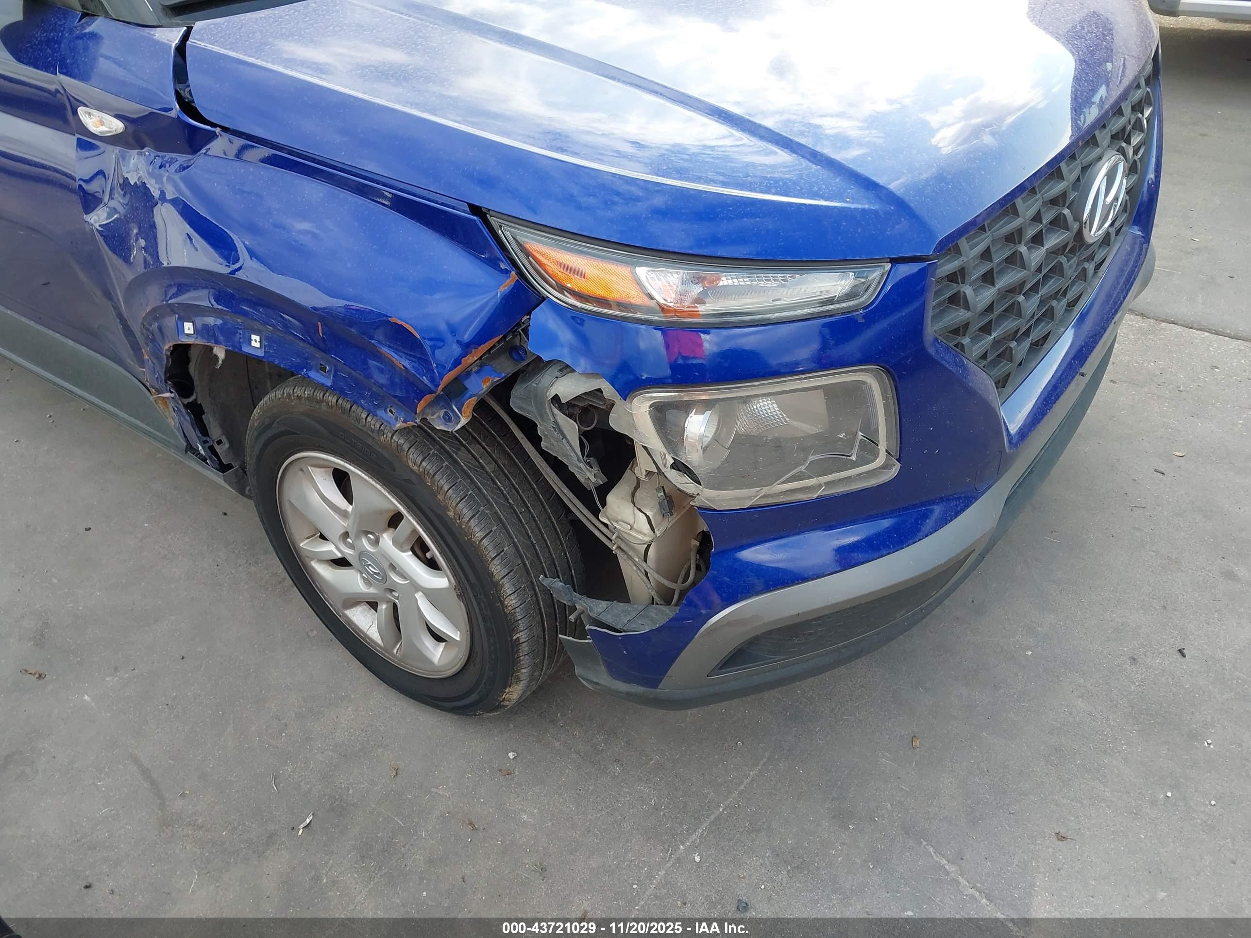 HYUNDAI VENUE image 6