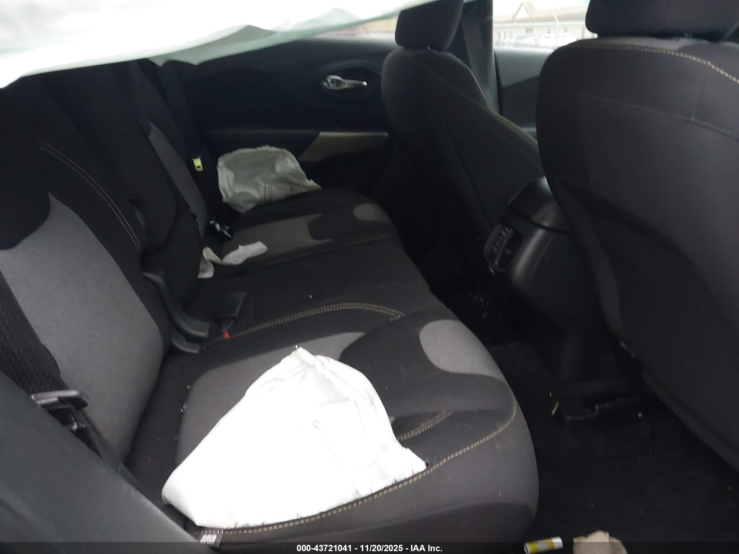 JEEP CHEROKEE image 8