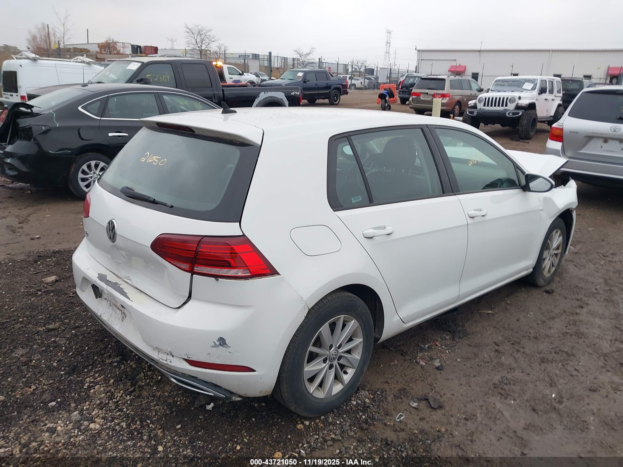 VOLKSWAGEN GOLF image 4