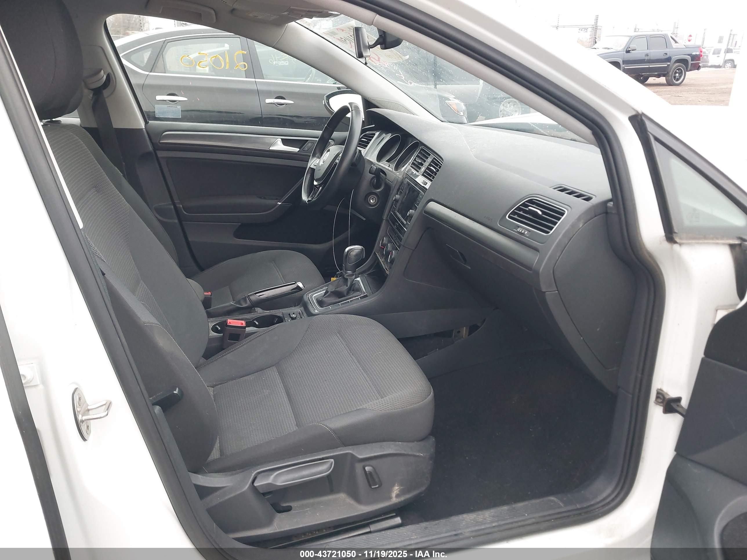 VOLKSWAGEN GOLF image 5