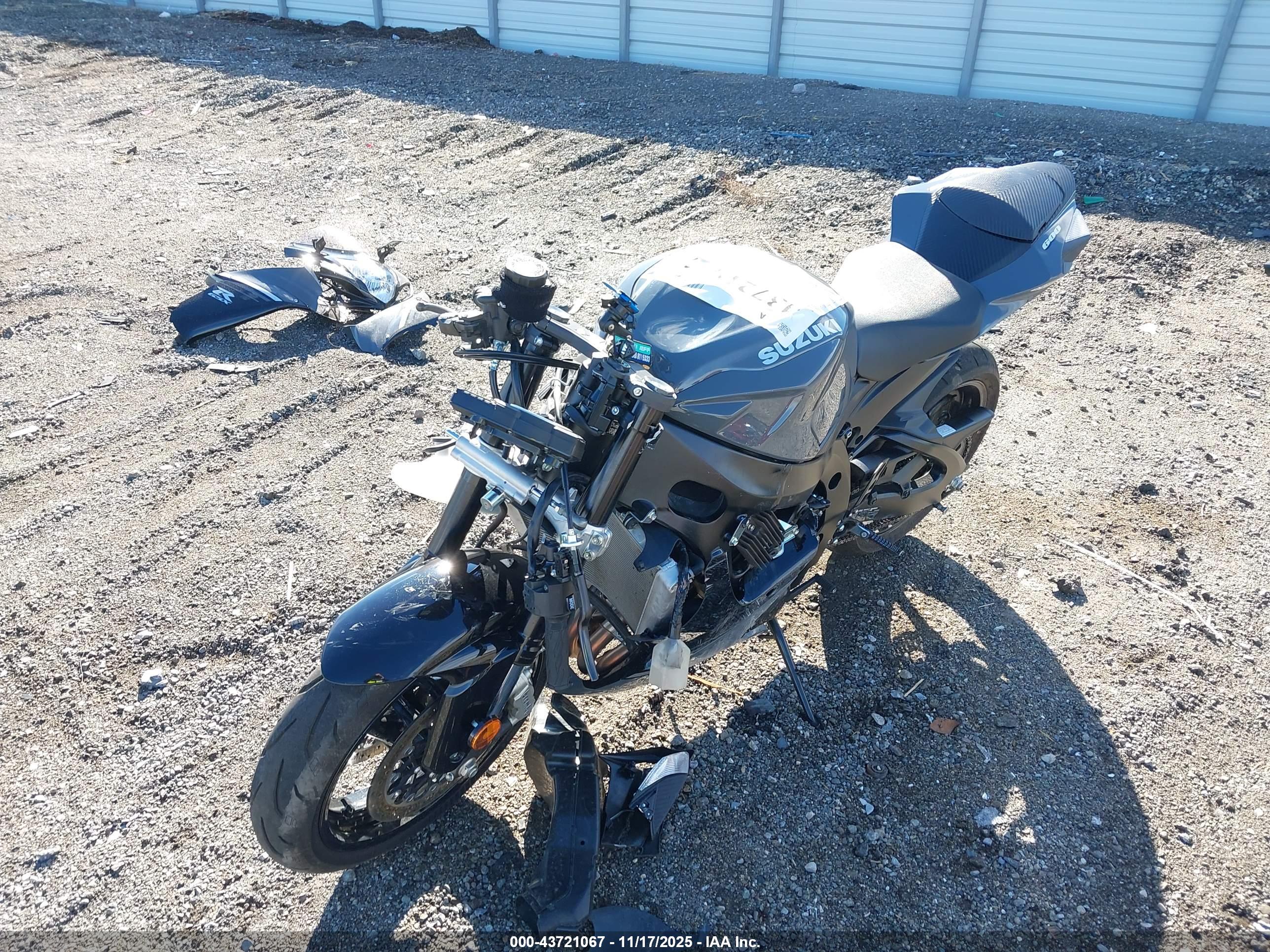 SUZUKI GSX-R600 image 2