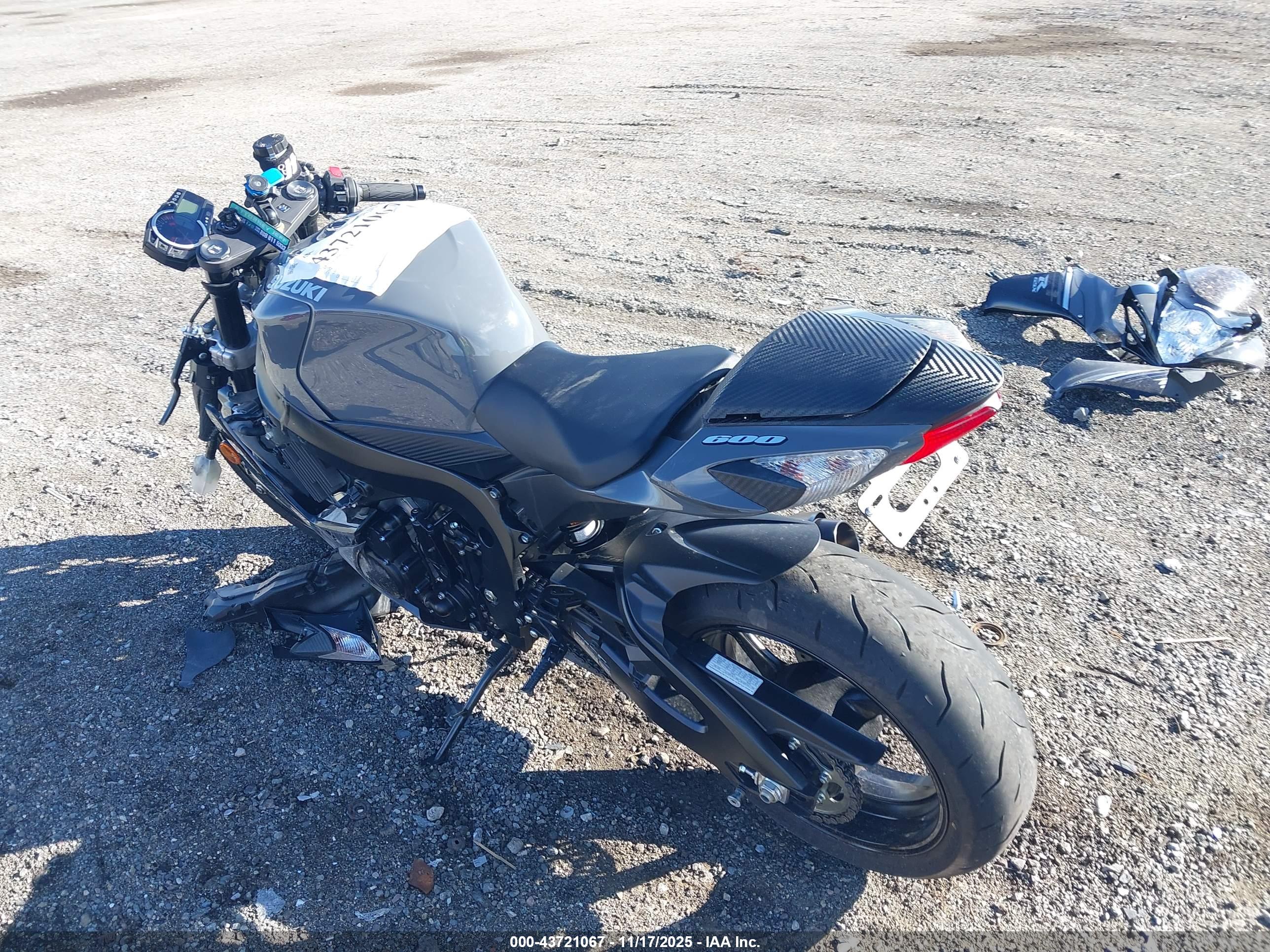 SUZUKI GSX-R600 image 3