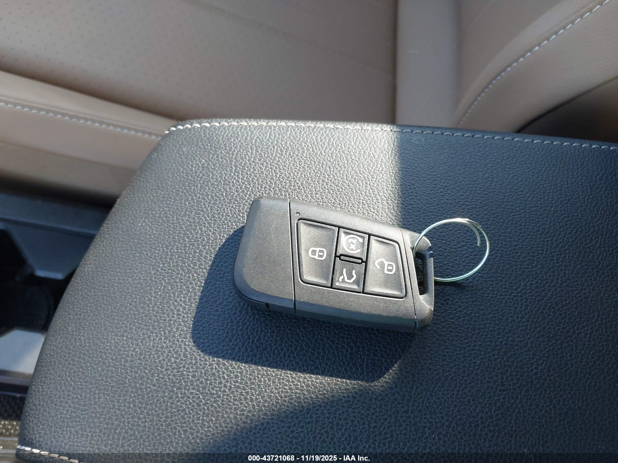 VOLKSWAGEN TIGUAN image 11