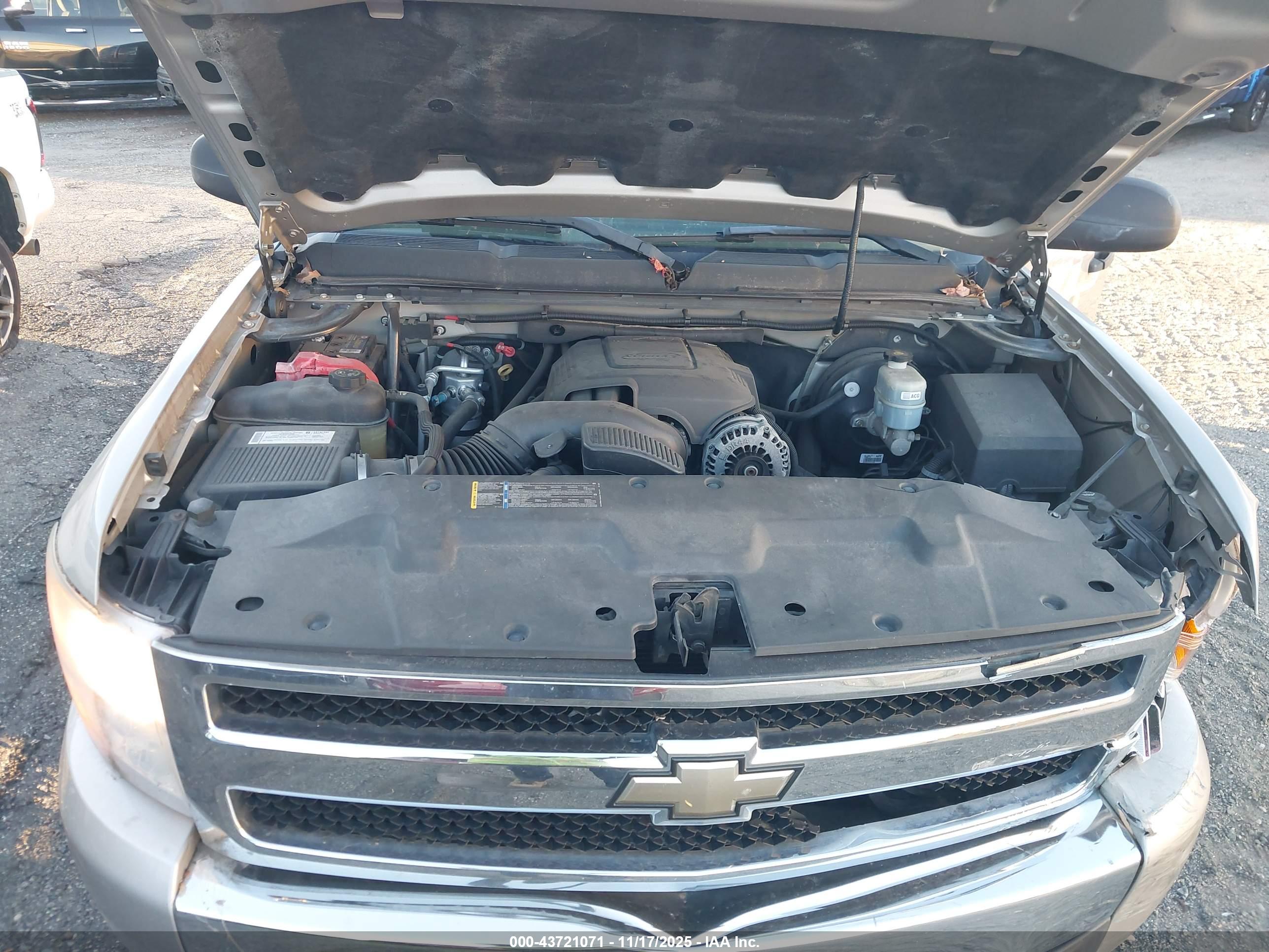 CHEVROLET SILVERADO image 10