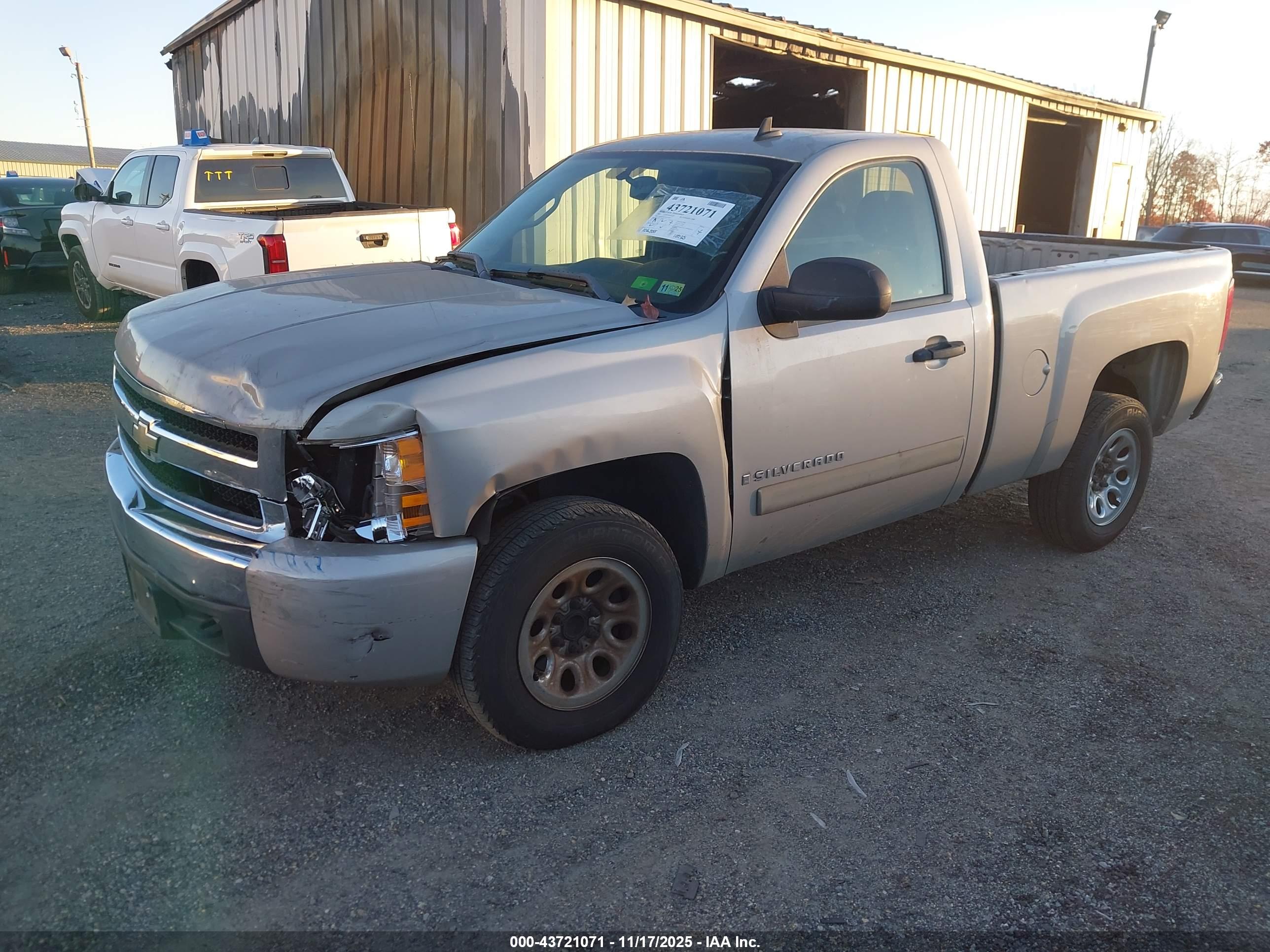 CHEVROLET SILVERADO image 2