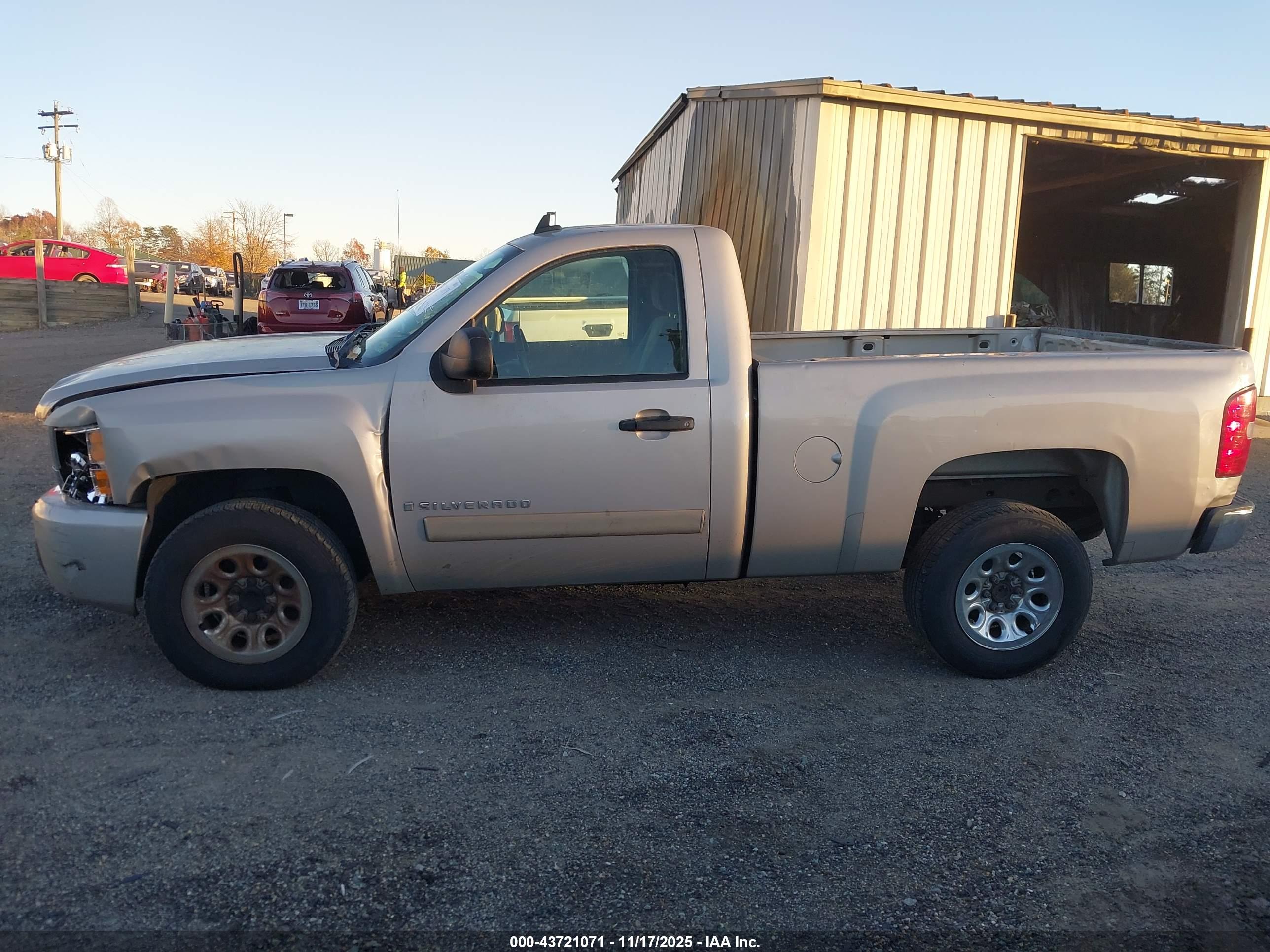 CHEVROLET SILVERADO image 6