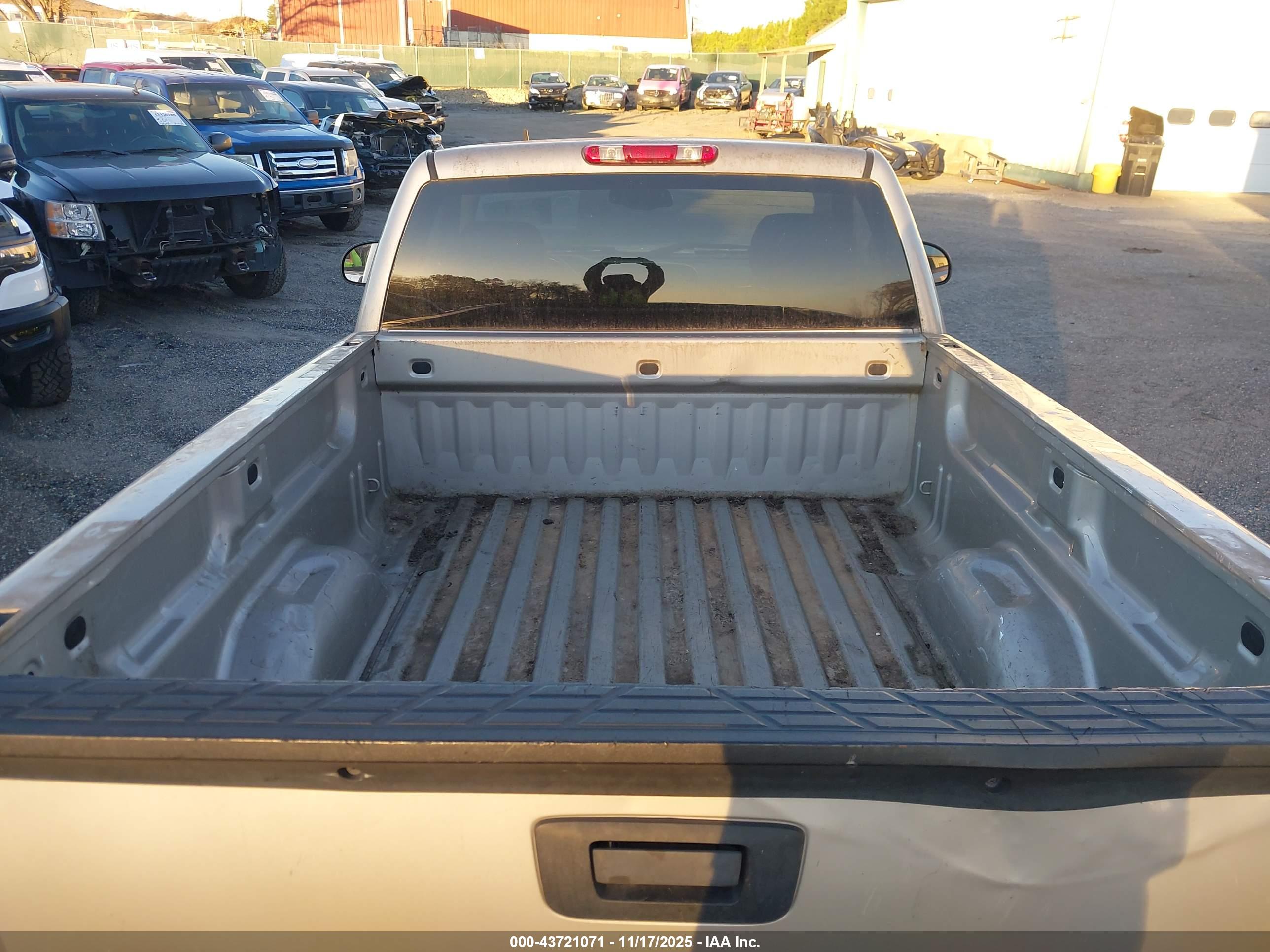 CHEVROLET SILVERADO image 8