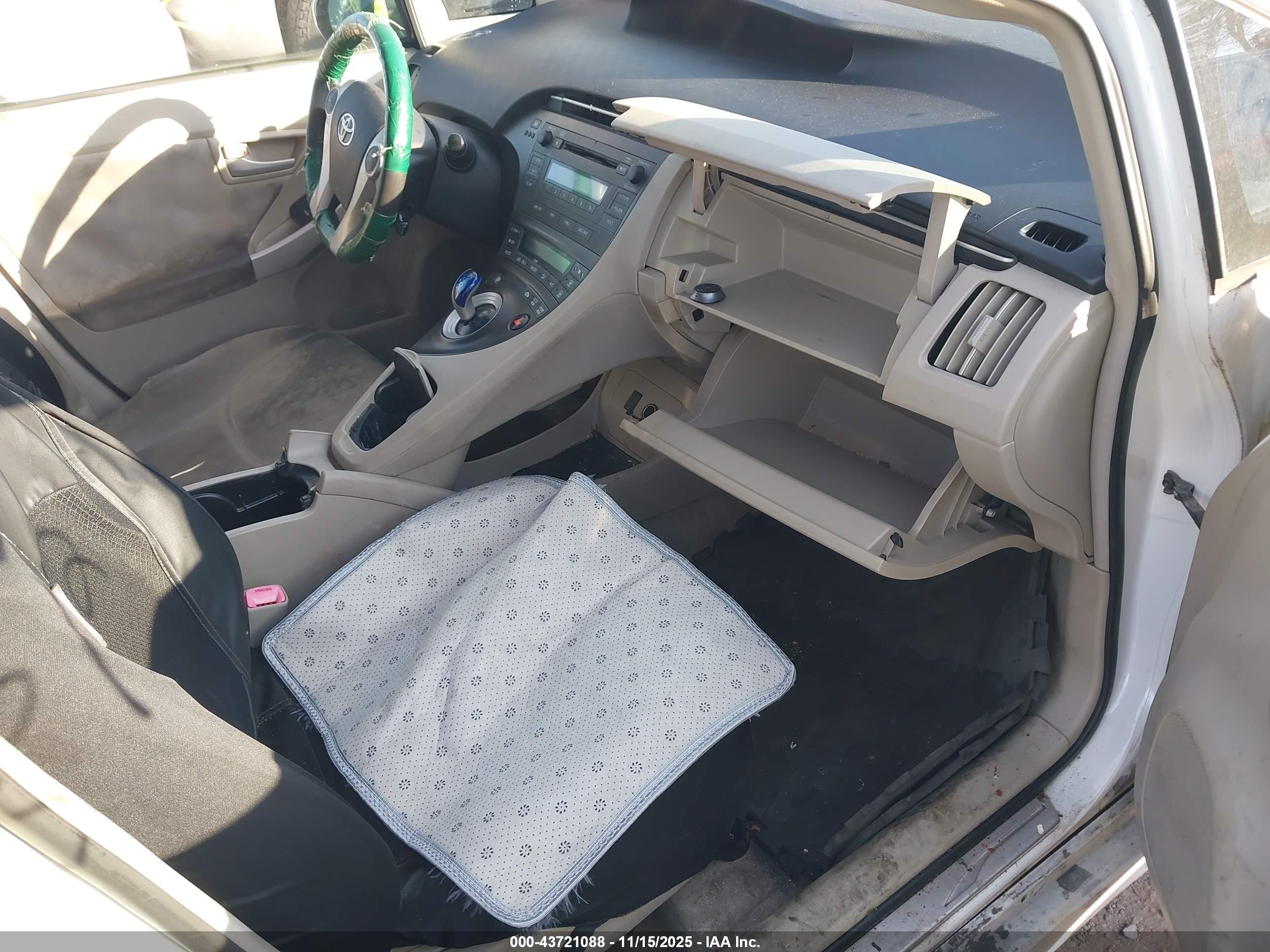 TOYOTA PRIUS image 5