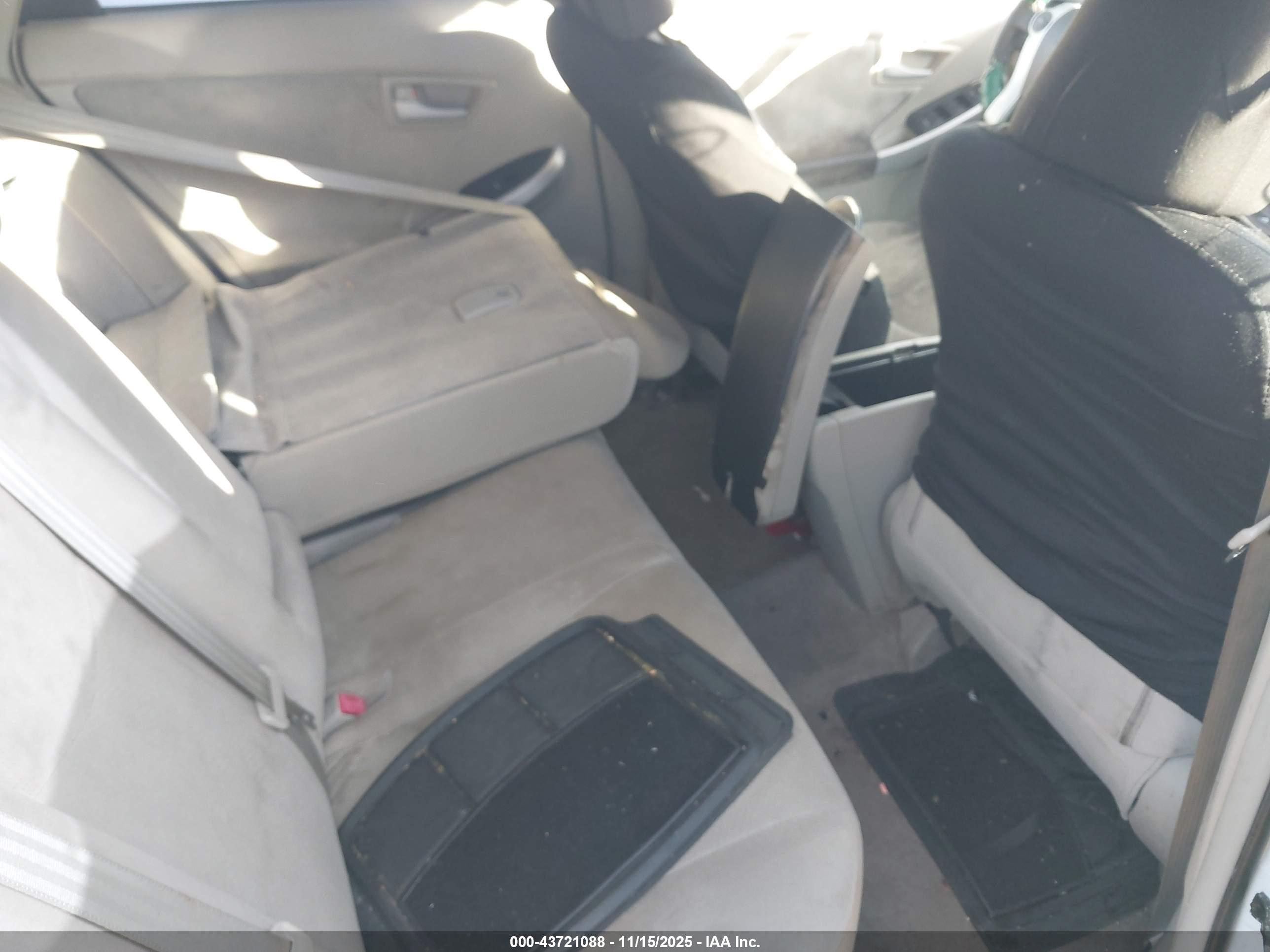 TOYOTA PRIUS image 8