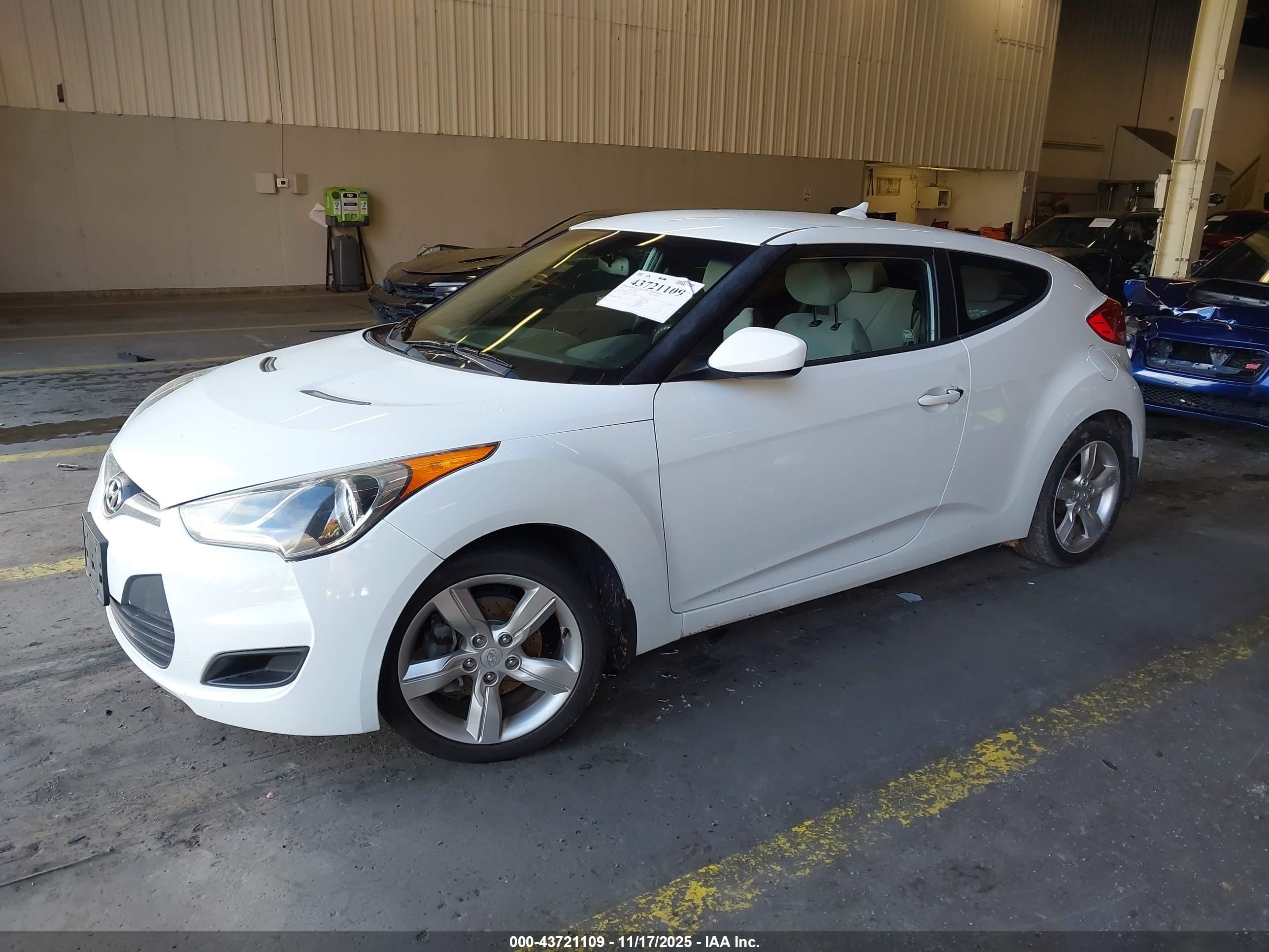 HYUNDAI VELOSTER image 2