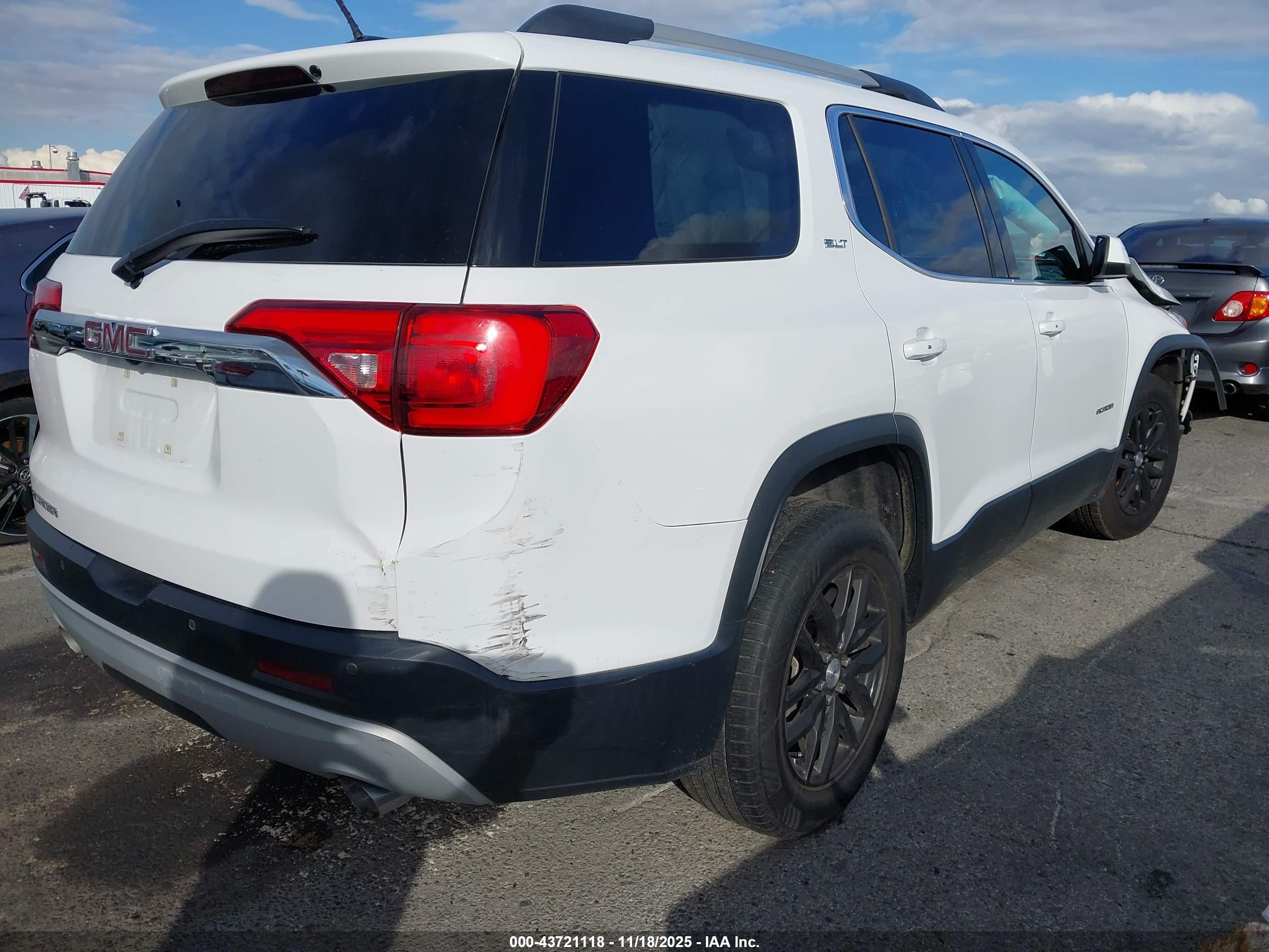 GMC ACADIA image 4