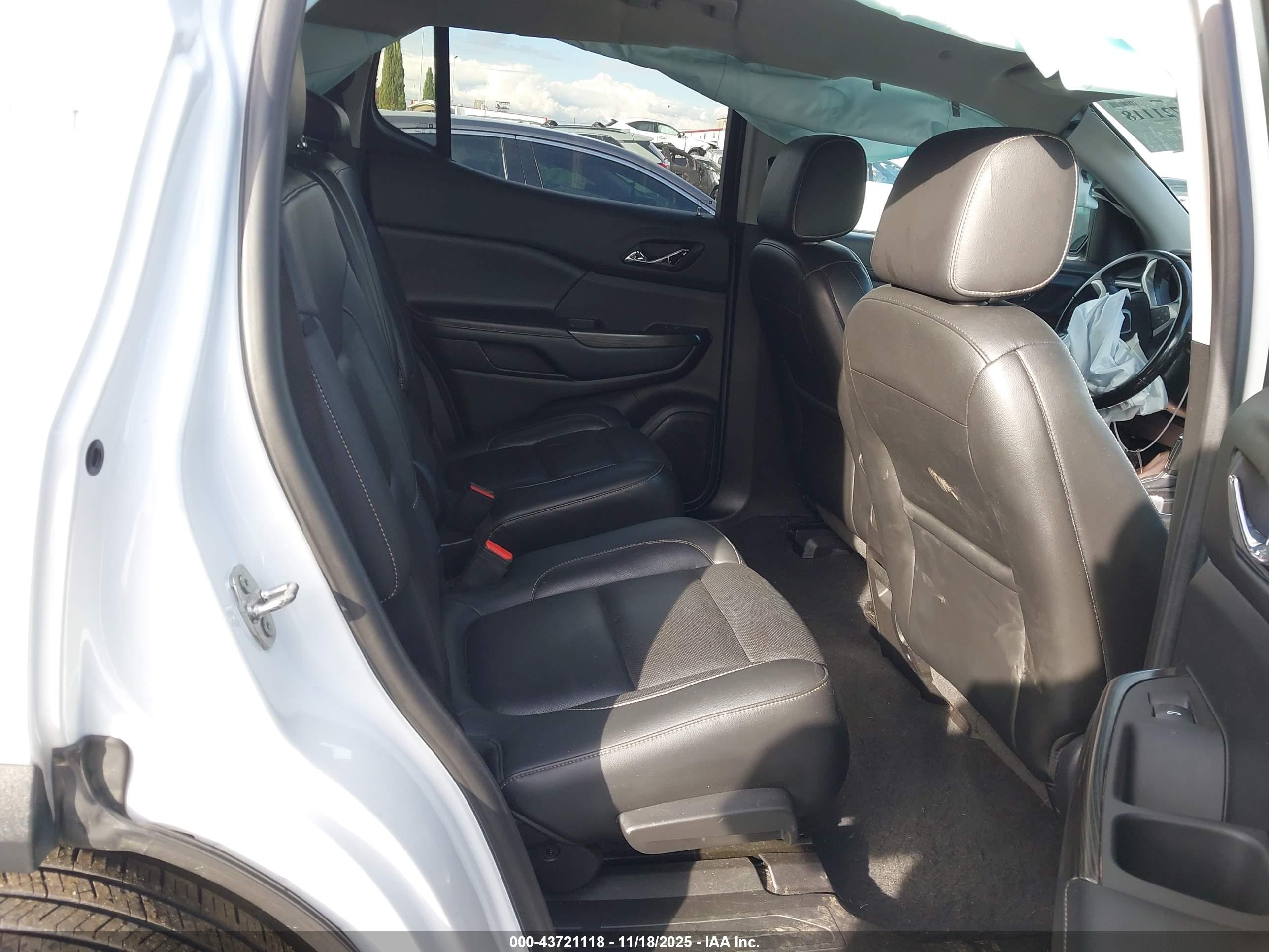 GMC ACADIA image 8