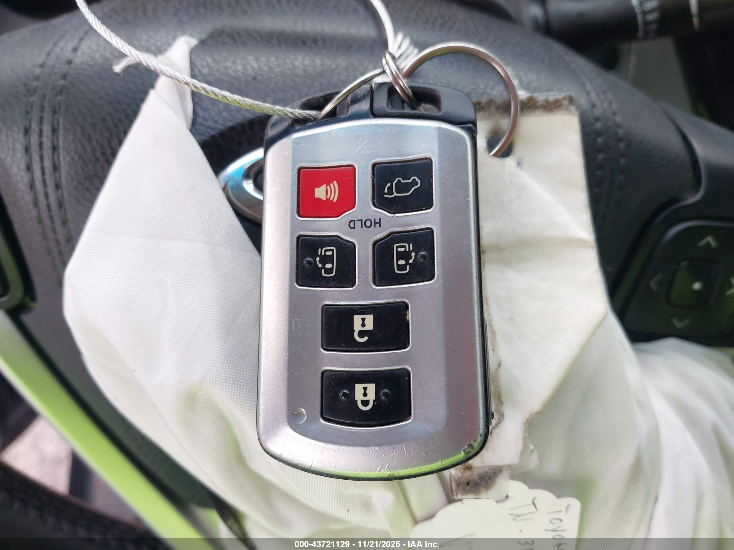 TOYOTA SIENNA image 11