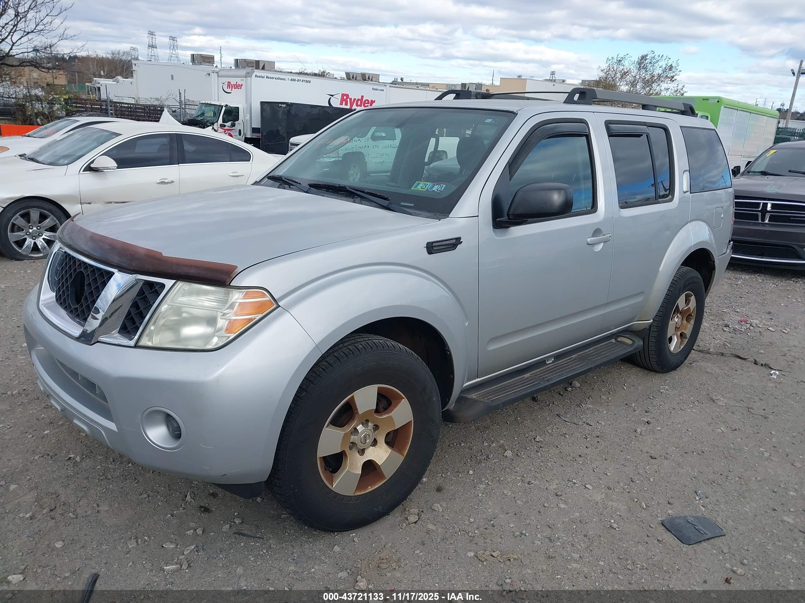 NISSAN PATHFINDER image 2