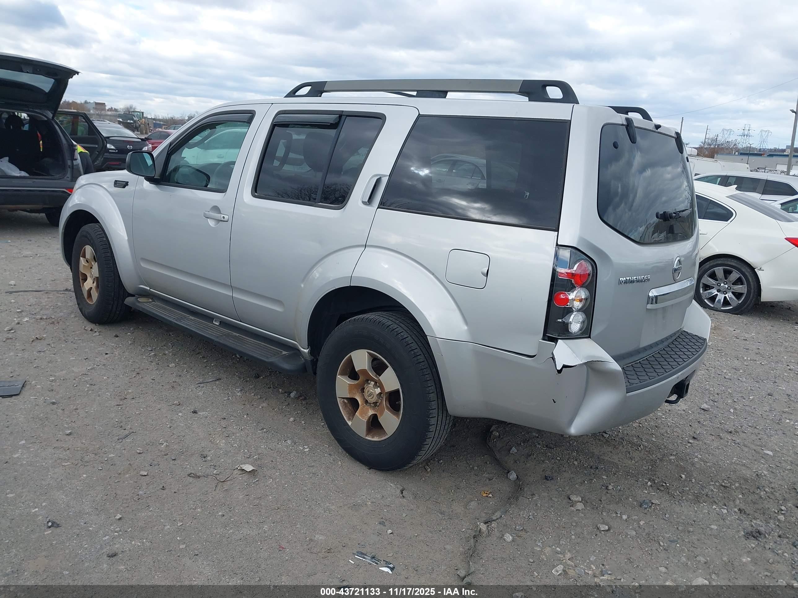 NISSAN PATHFINDER image 3