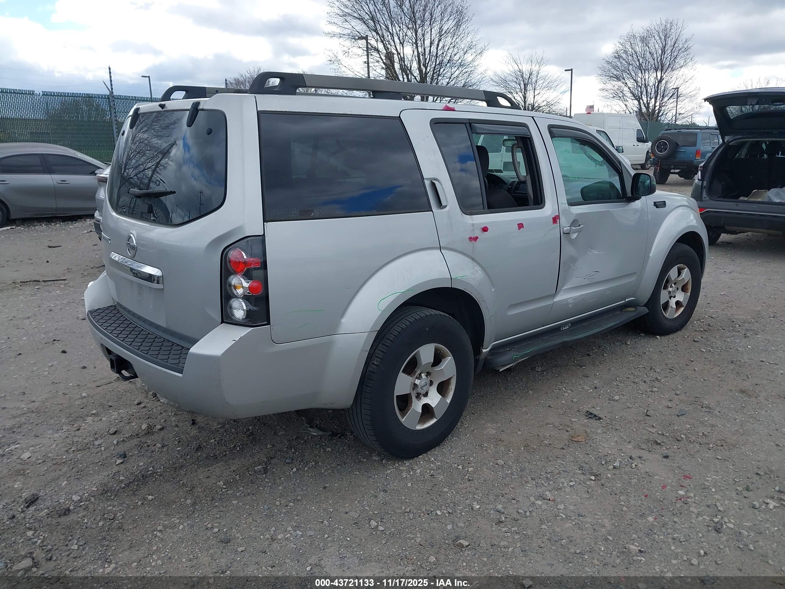 NISSAN PATHFINDER image 4
