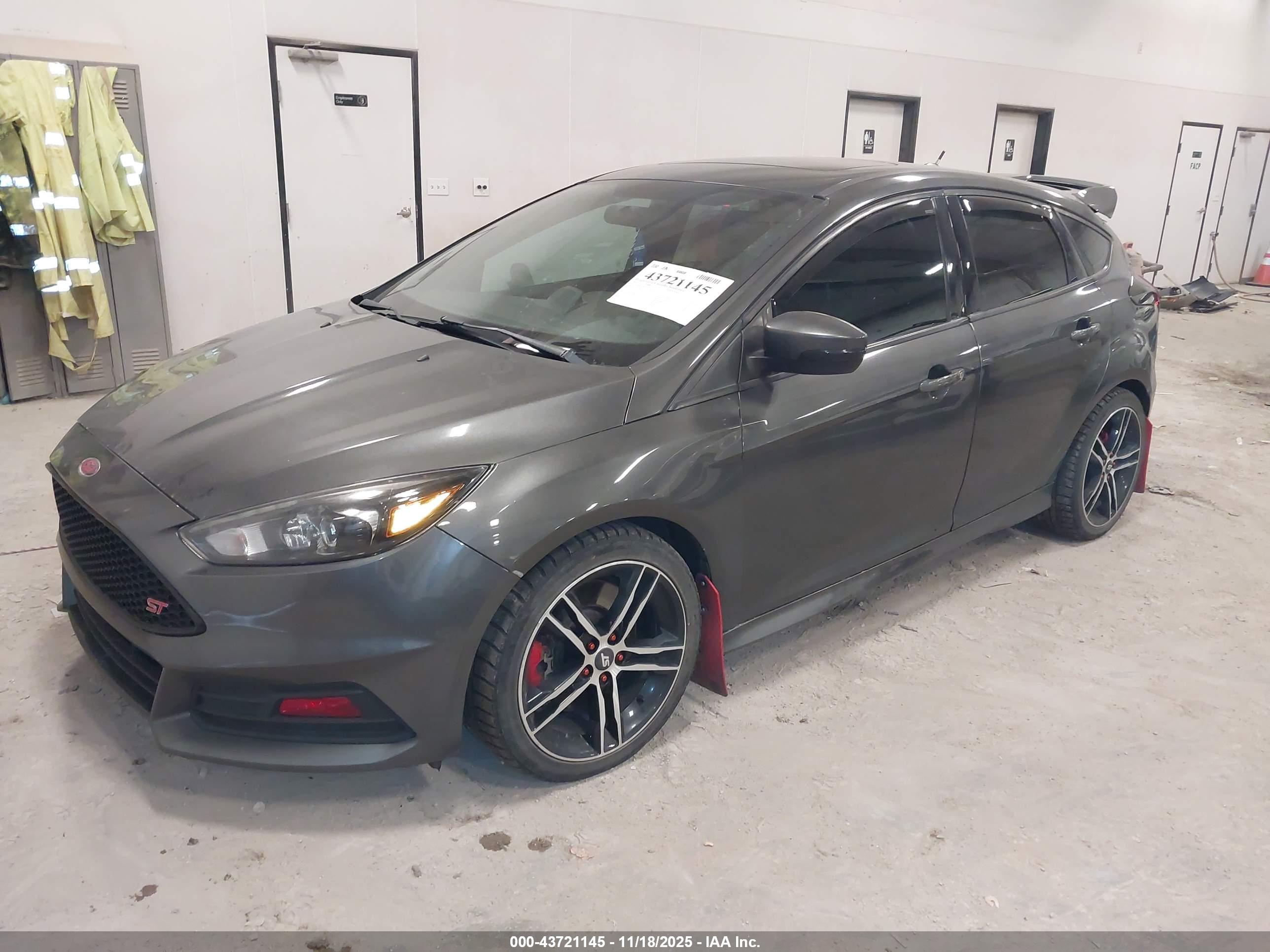 FORD FOCUS image 2