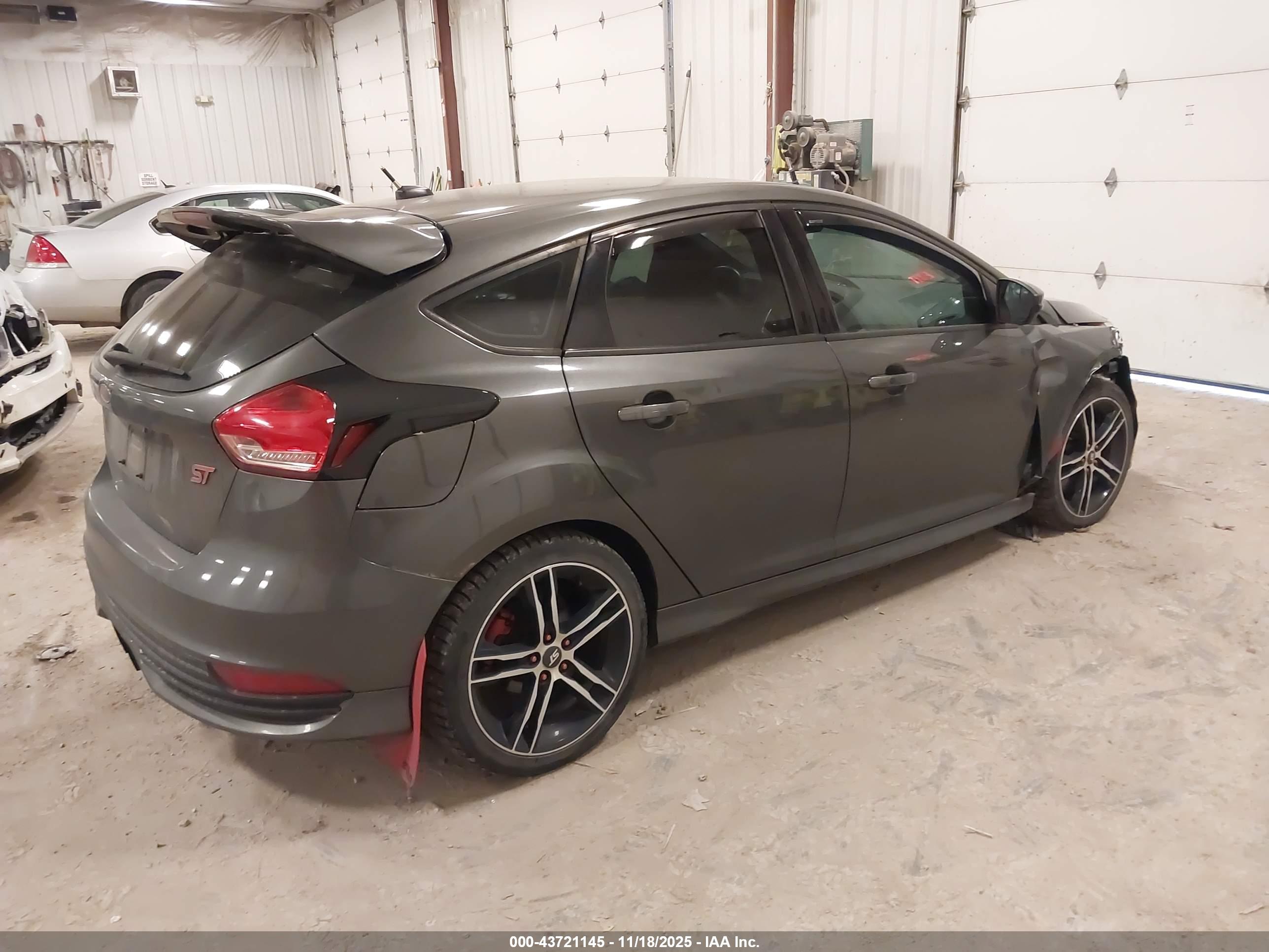 FORD FOCUS image 4