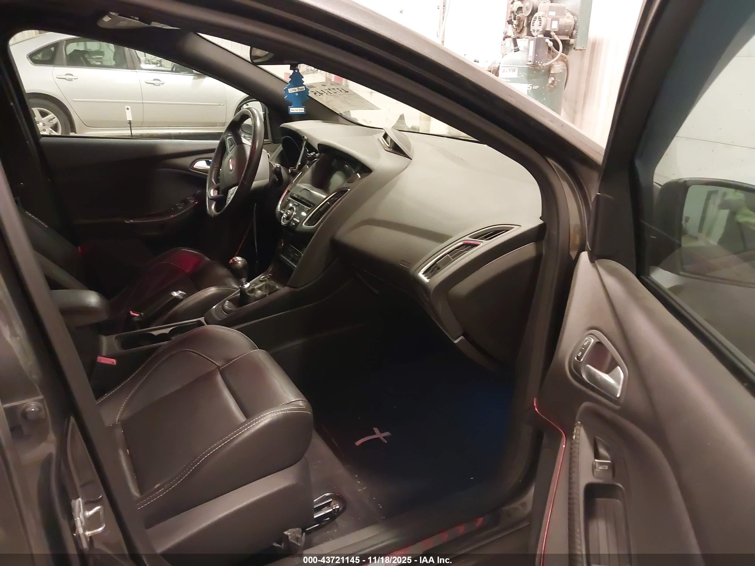 FORD FOCUS image 5