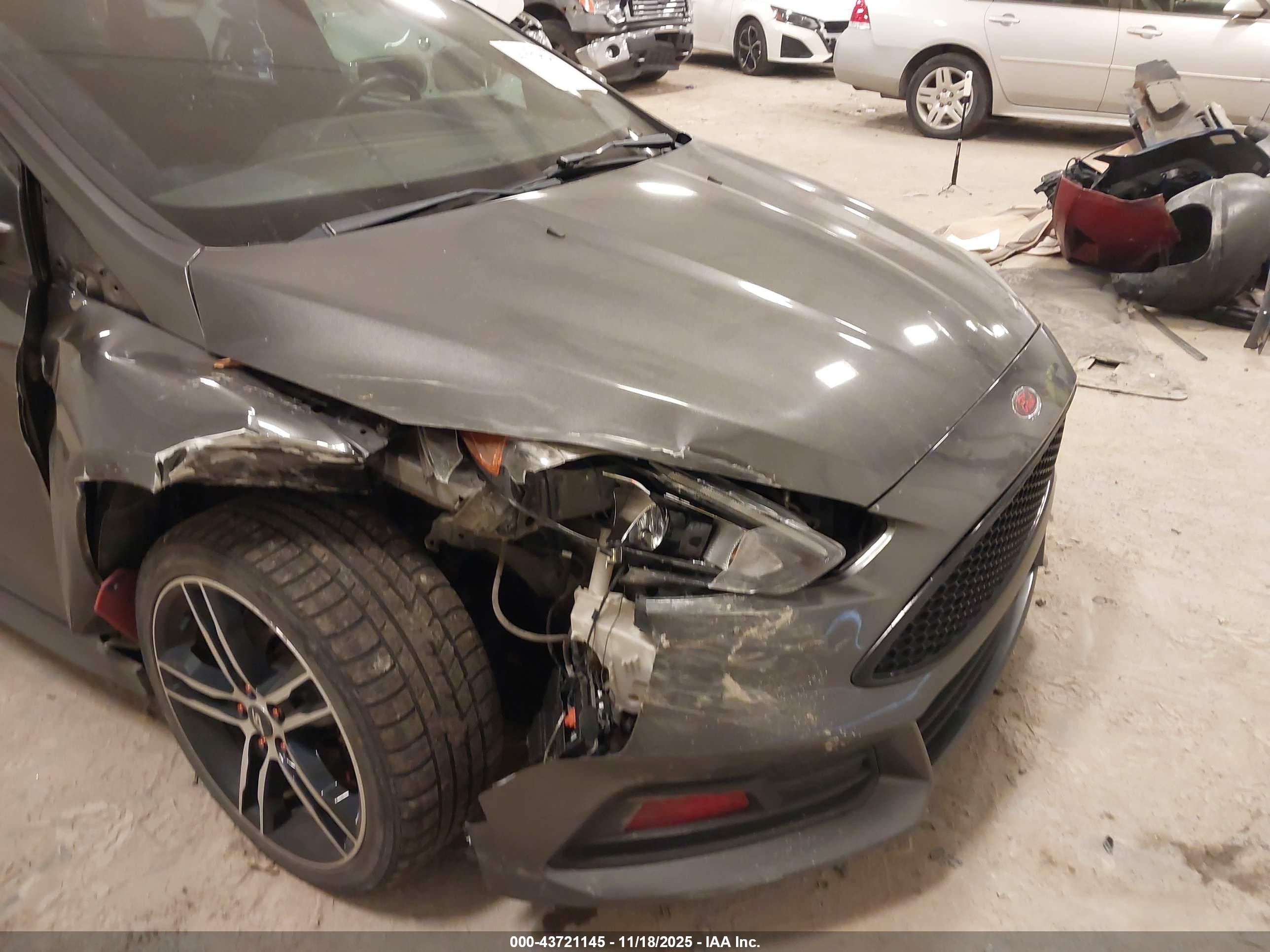 FORD FOCUS image 6