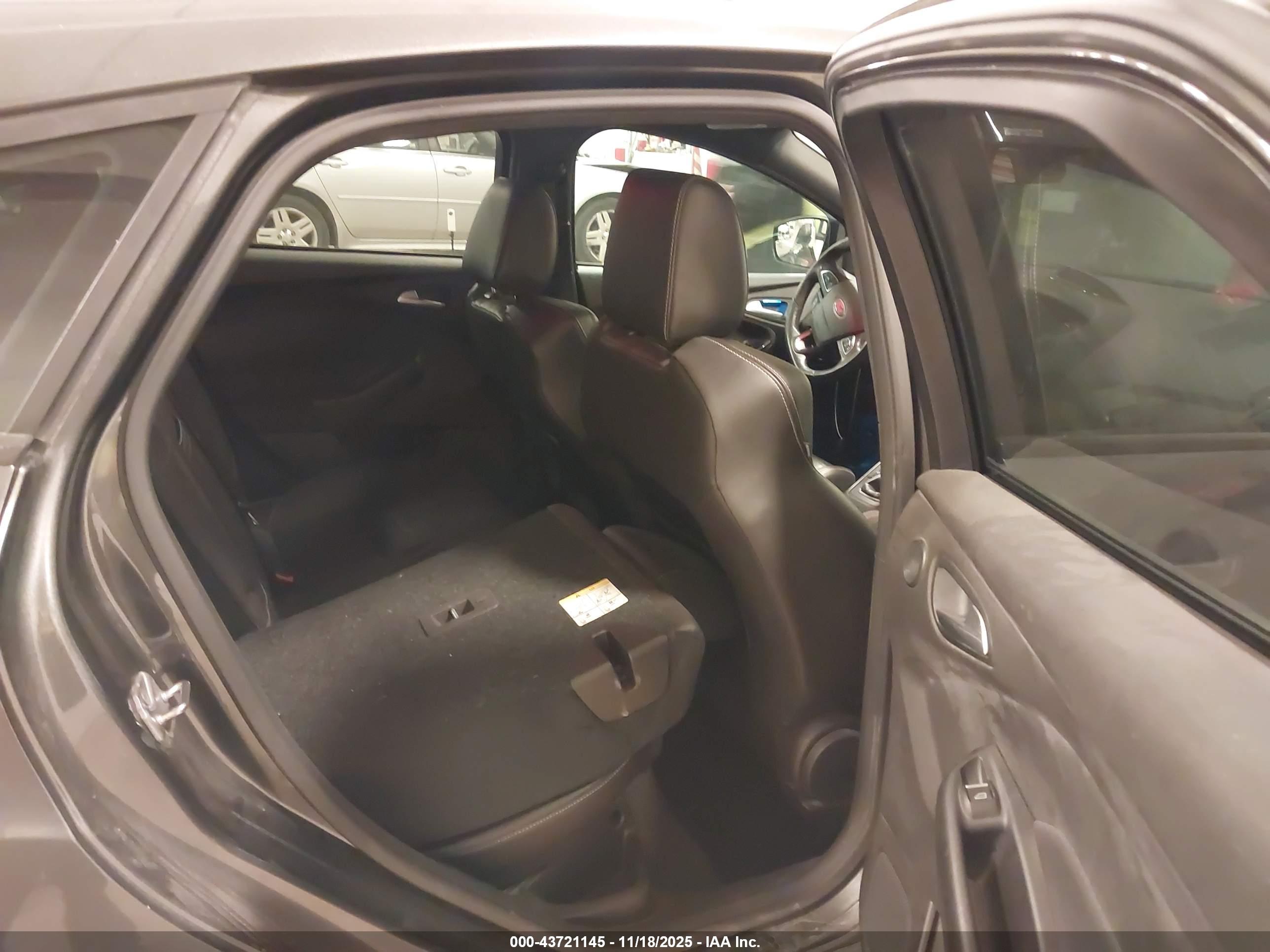 FORD FOCUS image 8