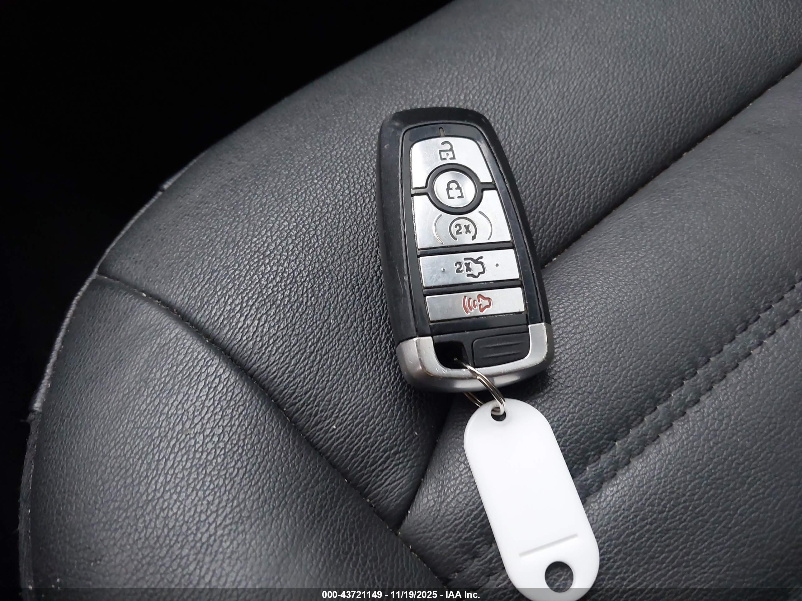 FORD FUSION image 11