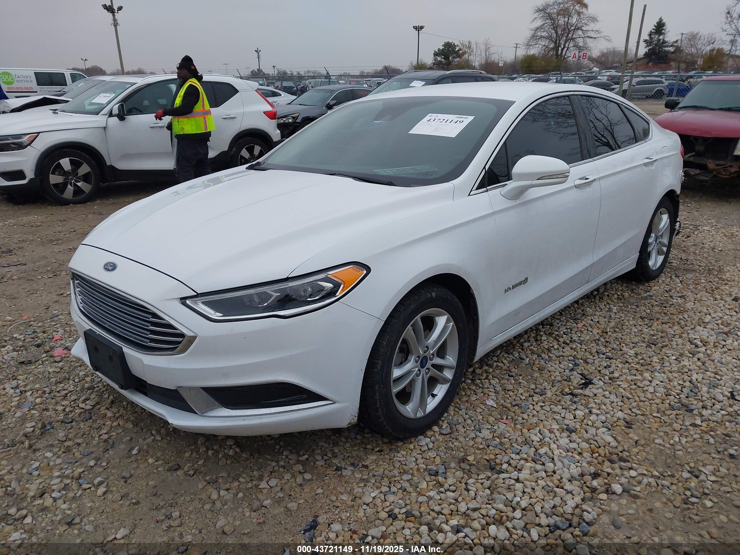 FORD FUSION image 2