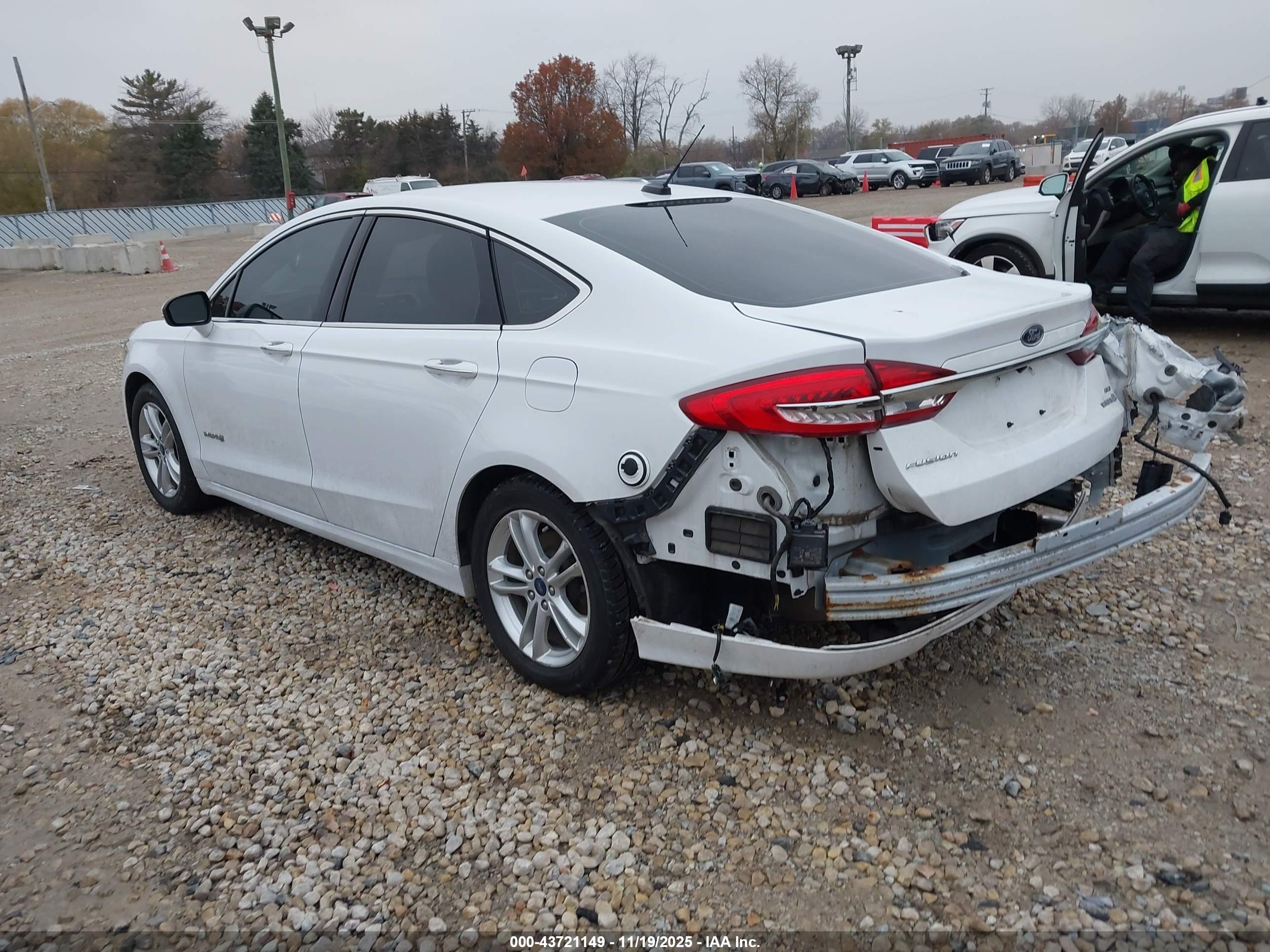 FORD FUSION image 3