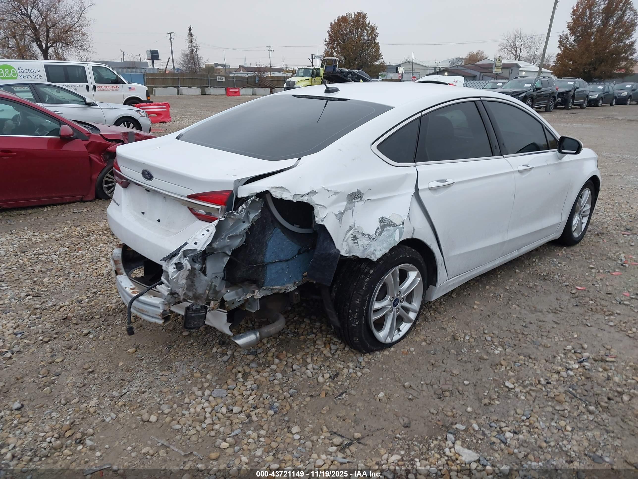 FORD FUSION image 4