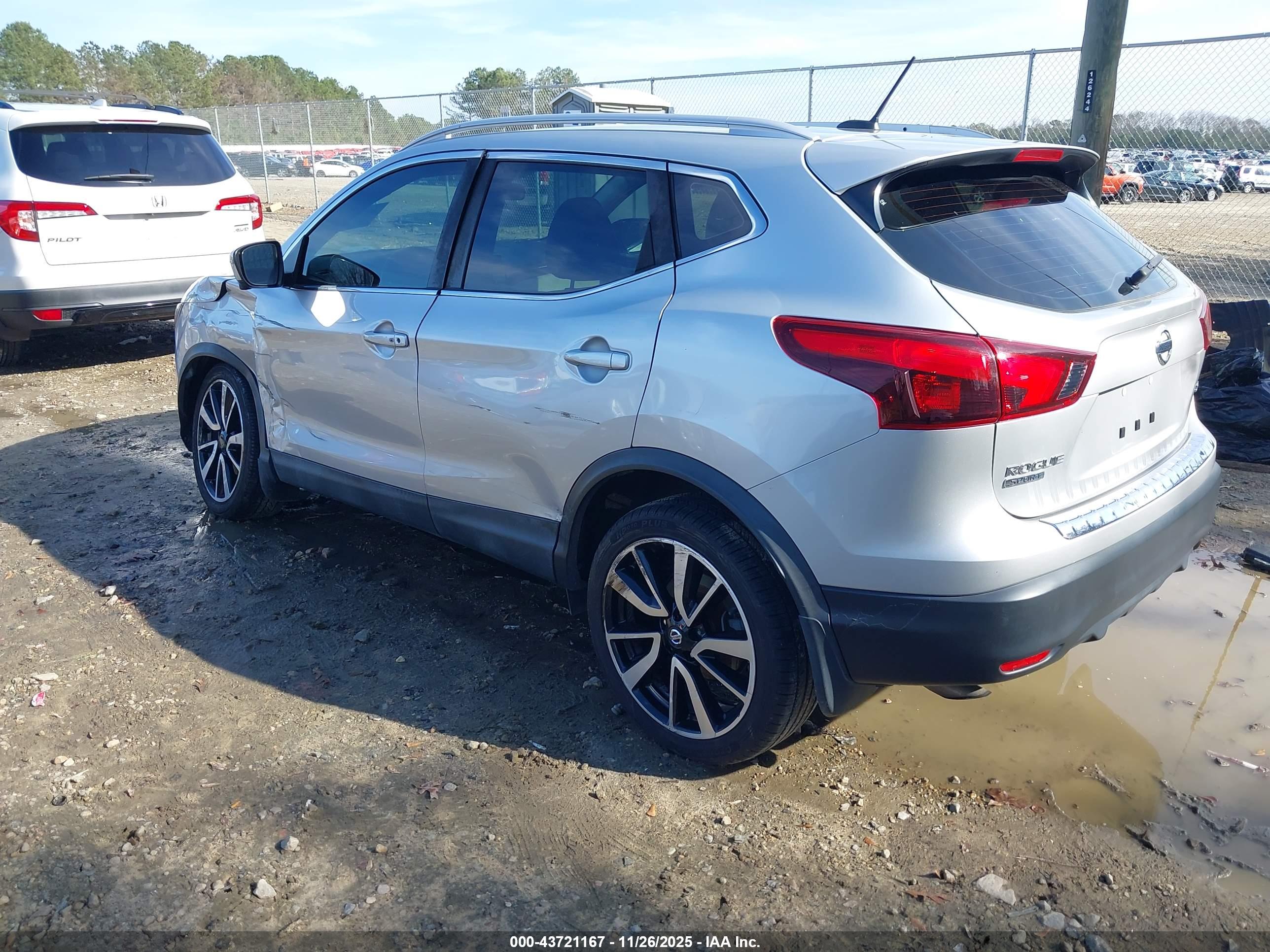 NISSAN ROGUE image 3