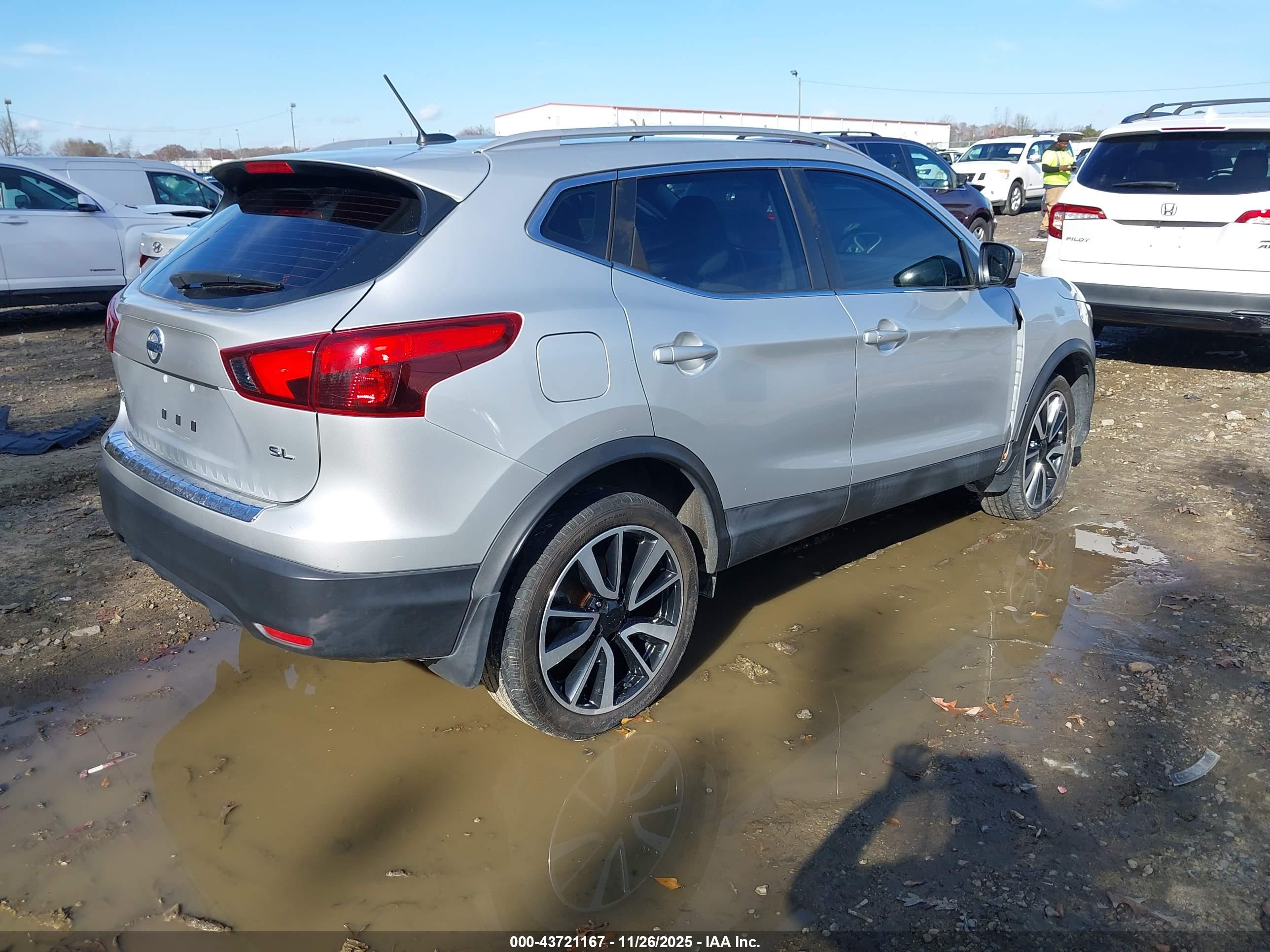 NISSAN ROGUE image 4